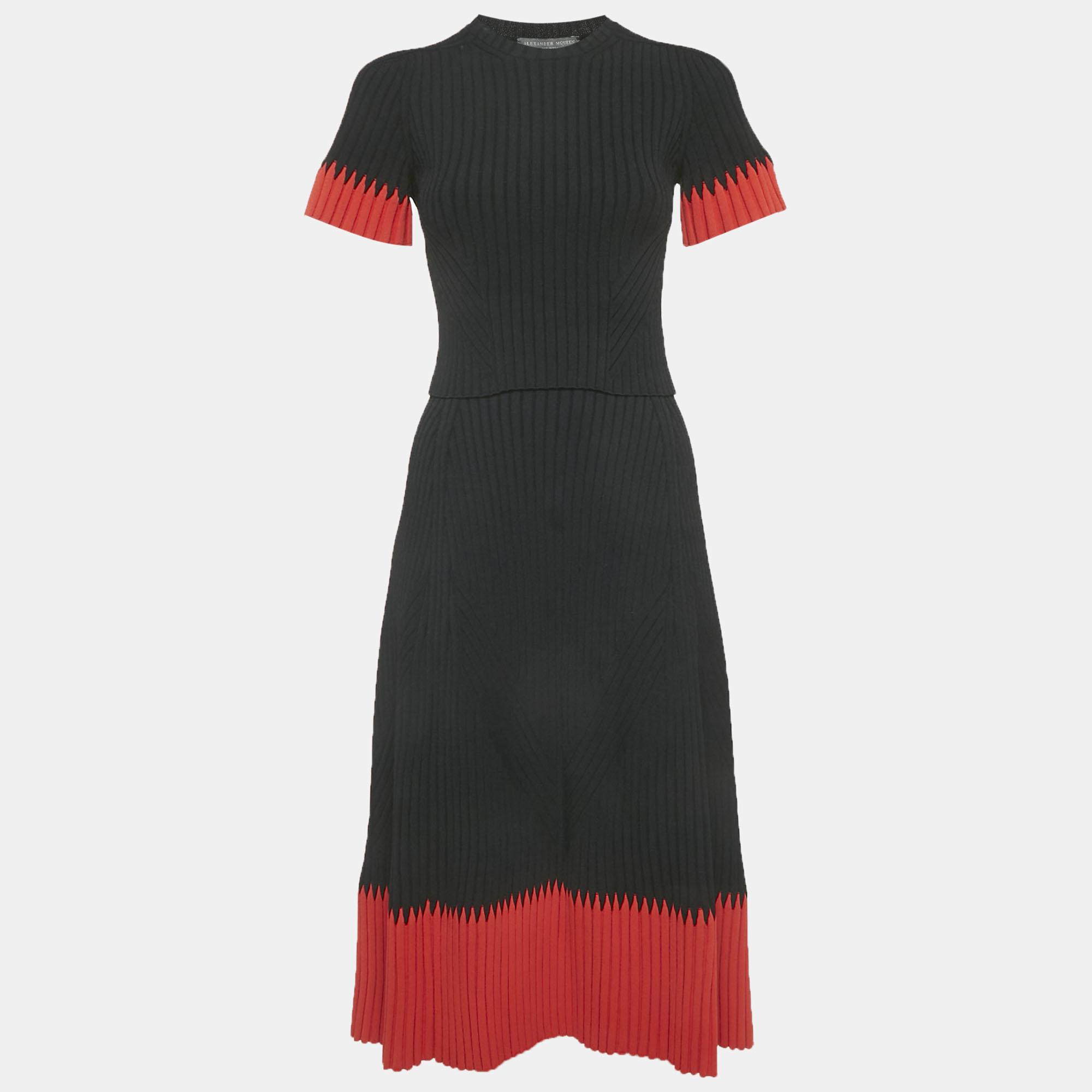 

Alexander McQueen Black/Red Rib Knit Skirt Set XS