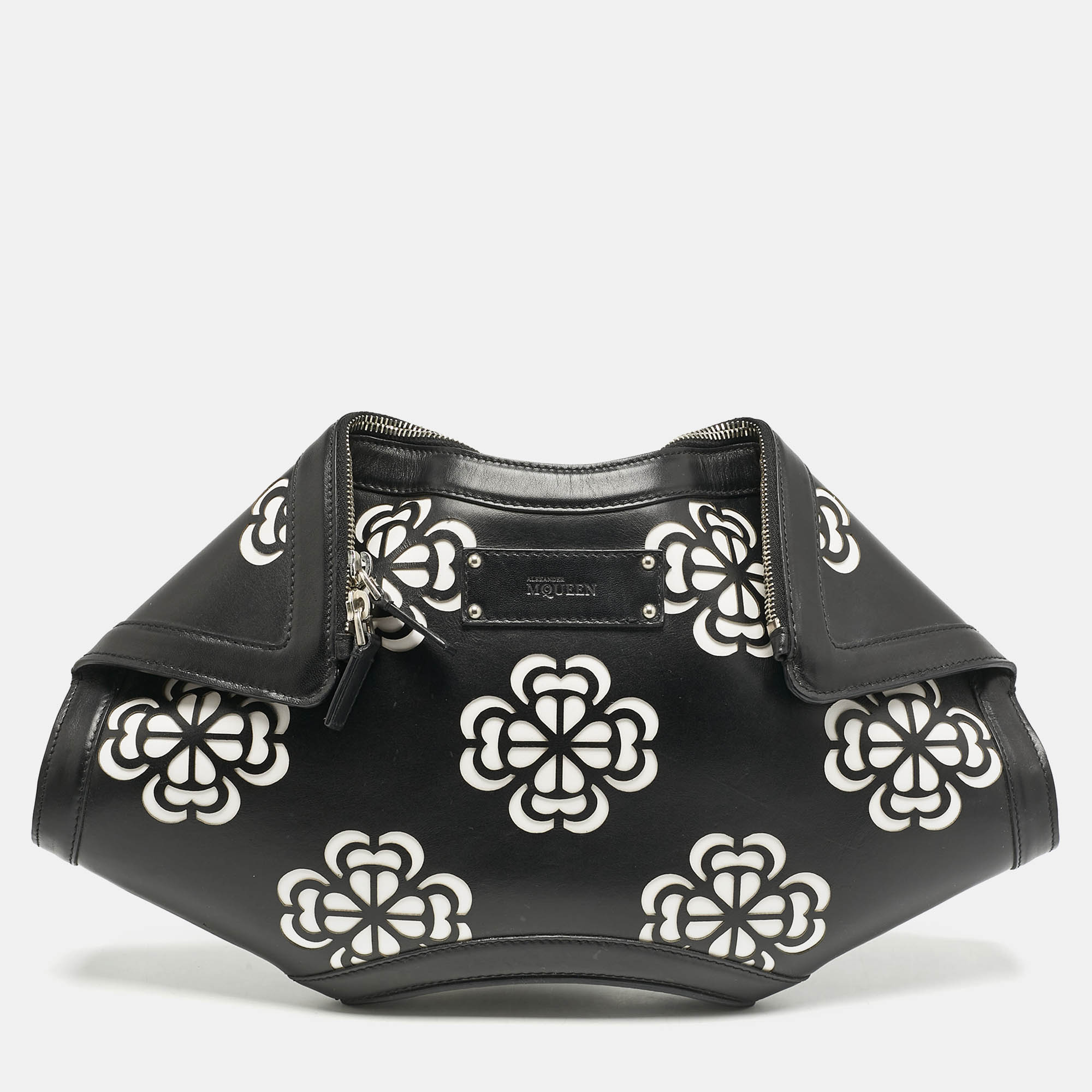 

Alexander McQueen Black/White Leather Floral Cut De Manta Clutch