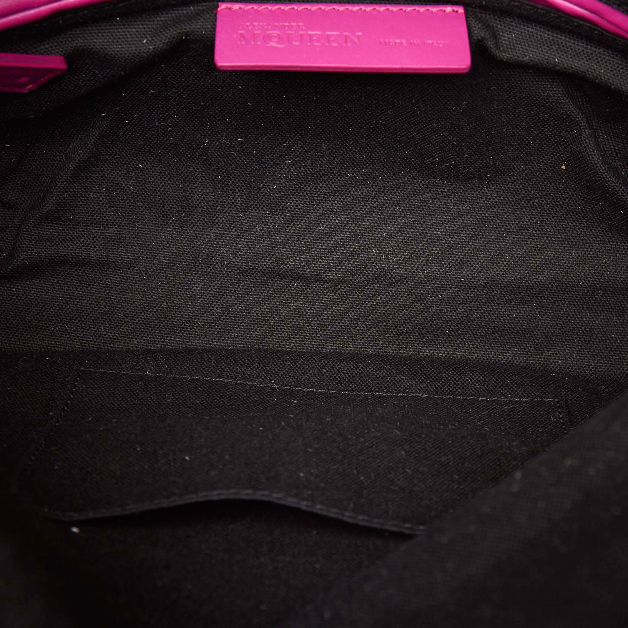 

Alexander McQueen Pink Leather Skull Padlock Fold-over Clutch Bag
