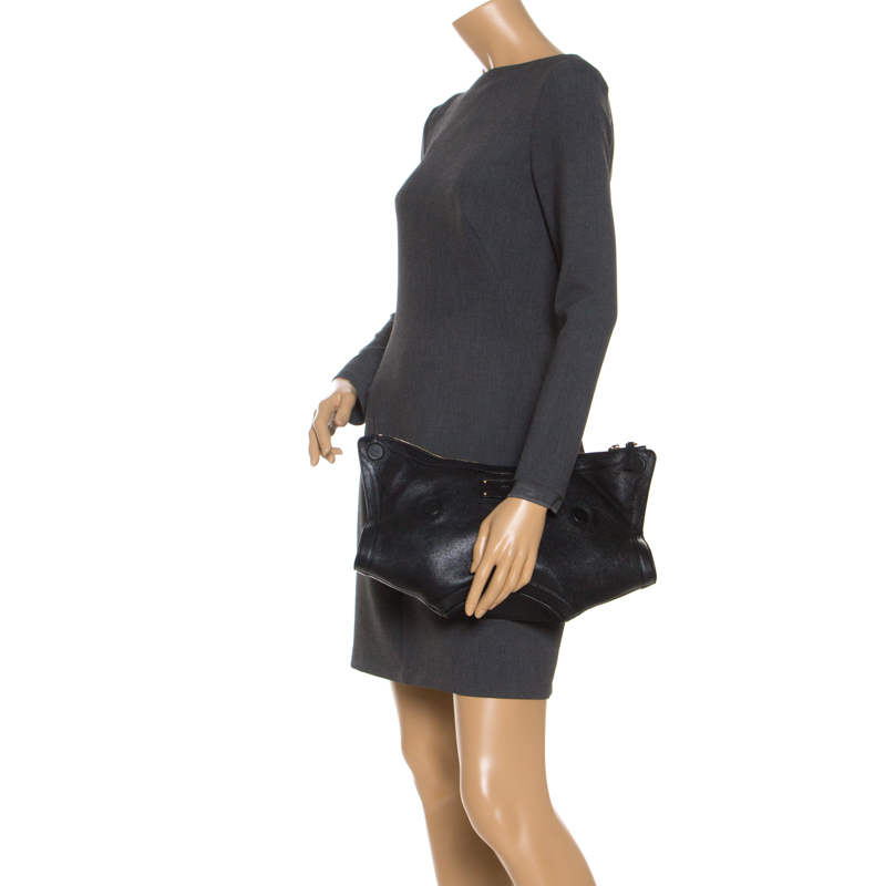 

Alexander McQueen Black Leather  De Manta Clutch