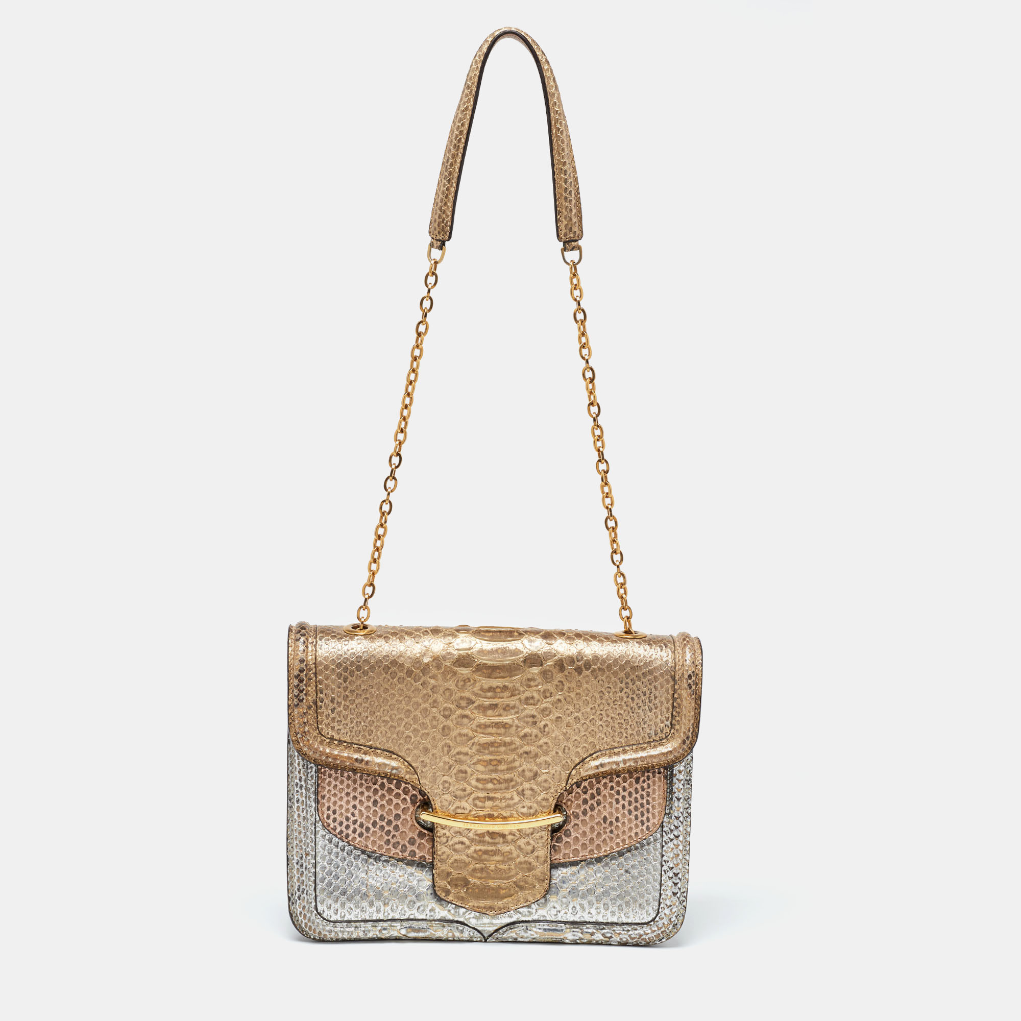Designer bags are ideal companions for ample occasions Here we have a fashion meets functionality piece crafted with precision. It has been equipped with a well sized interior that can easily fit all your essentials.