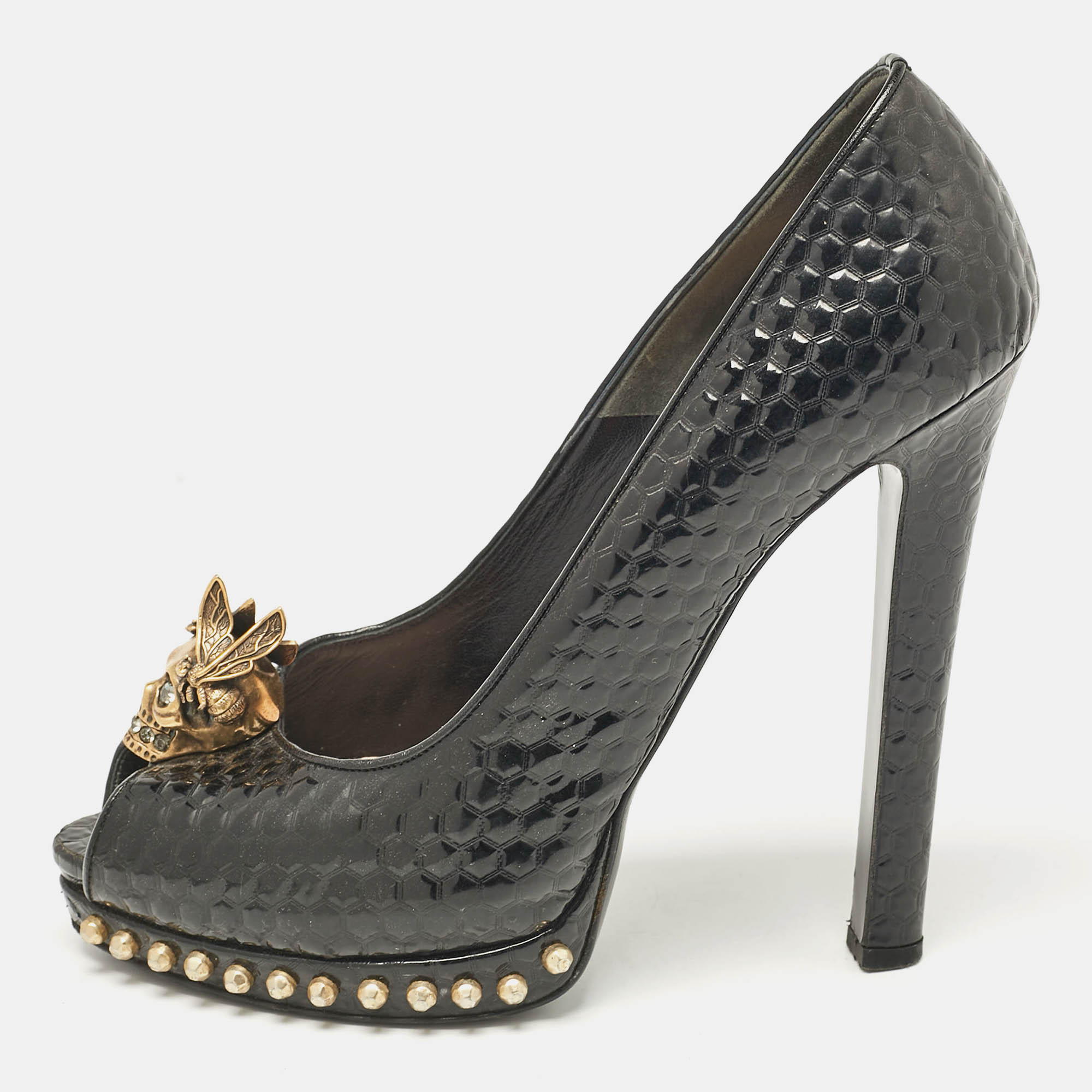 

Alexander McQueen Black Patent Leather Skull Embellished Platform Pumps Size