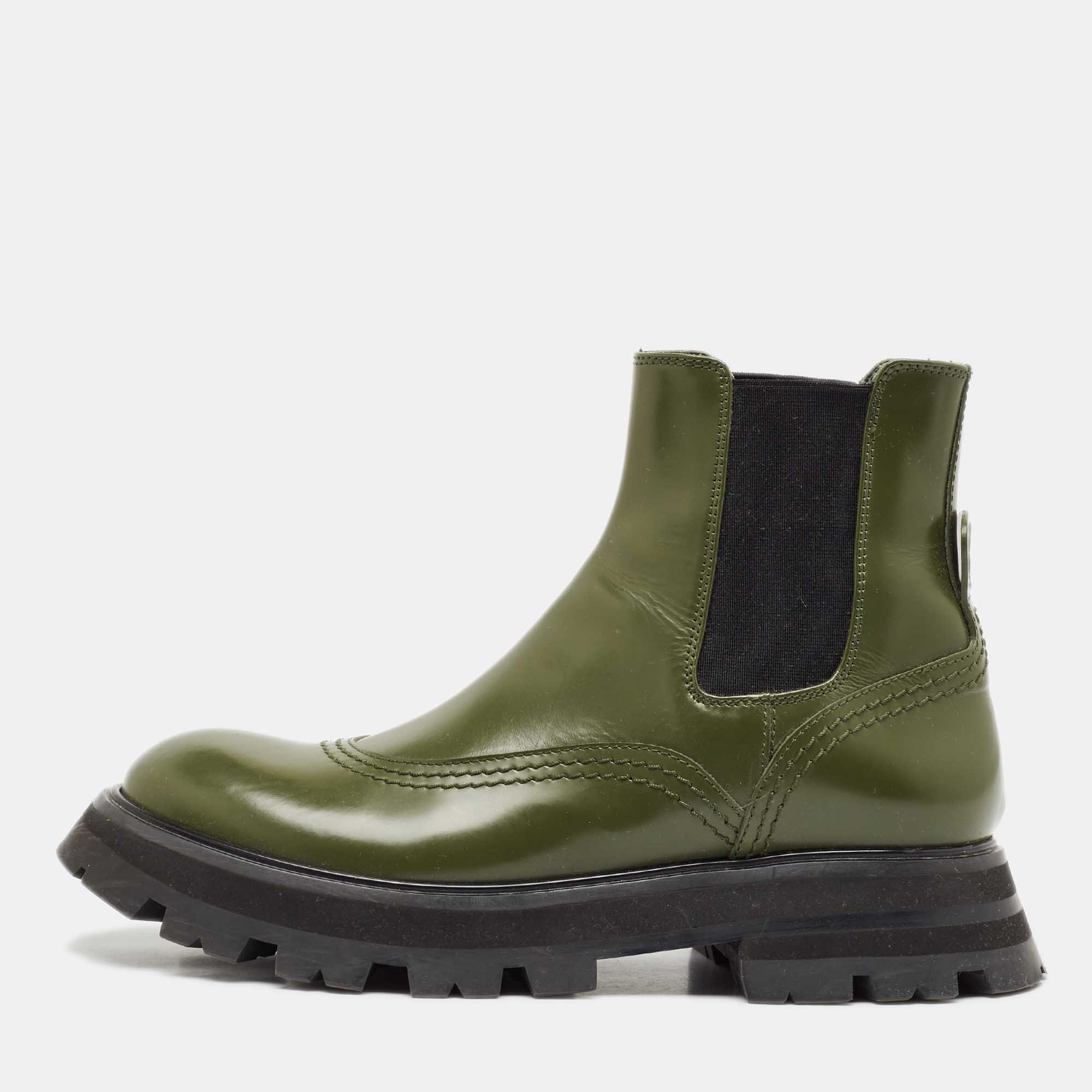 

Alexander McQueen Green Leather Wander Chelsea Boots Size