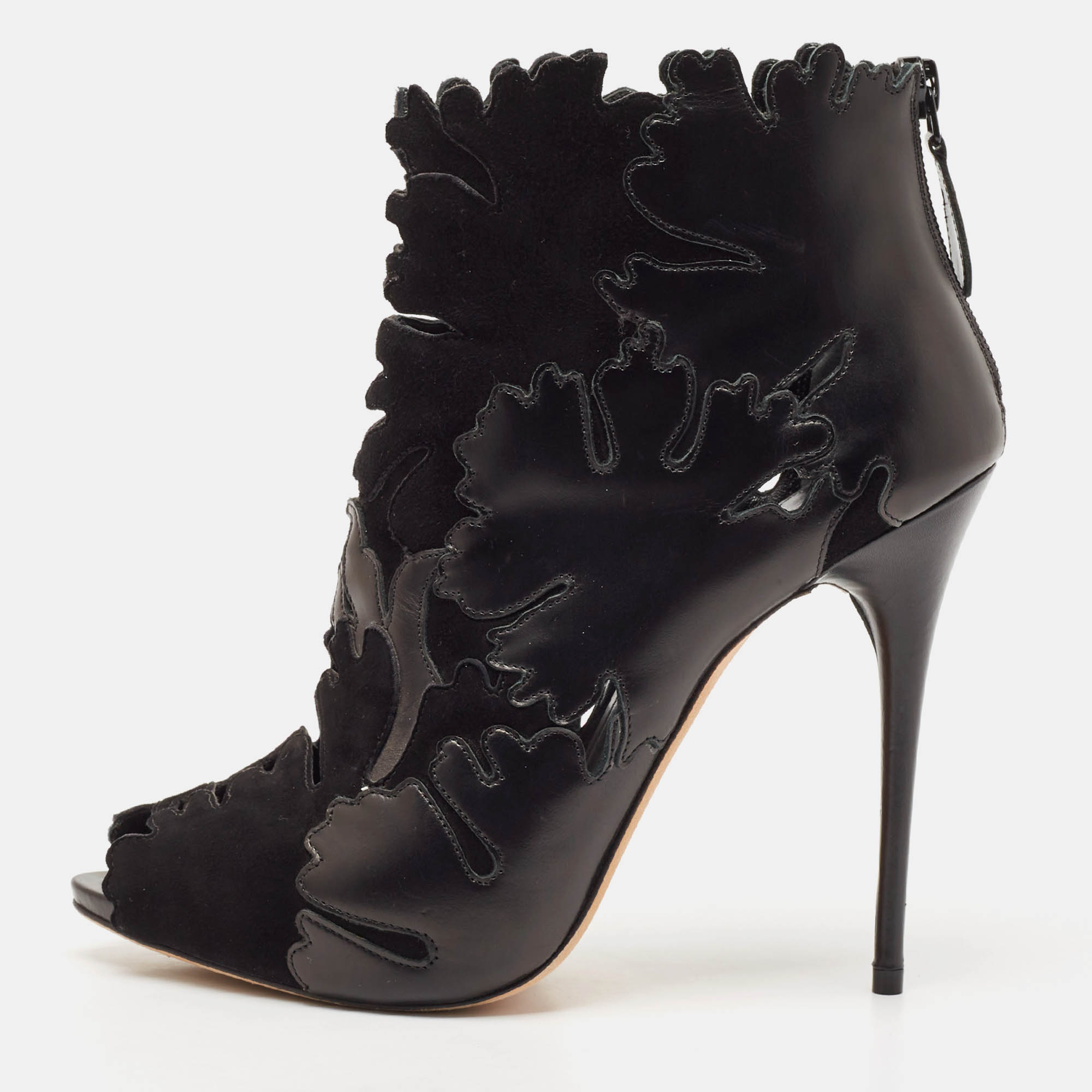 

Alexander McQueen Black Leather and Suede Ankle Length Boots Size