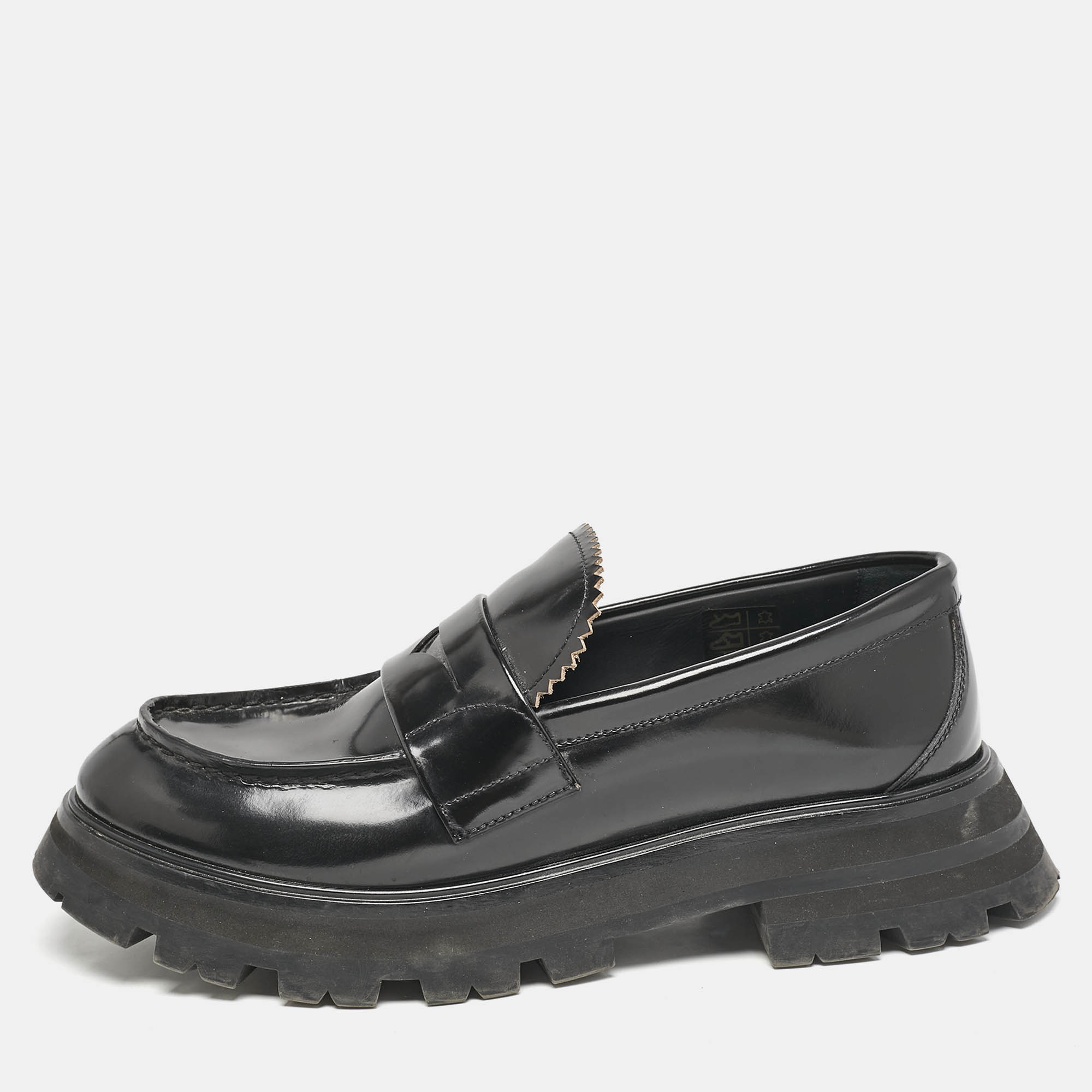 

Alexander McQueen Black Leather Wander Loafers Size