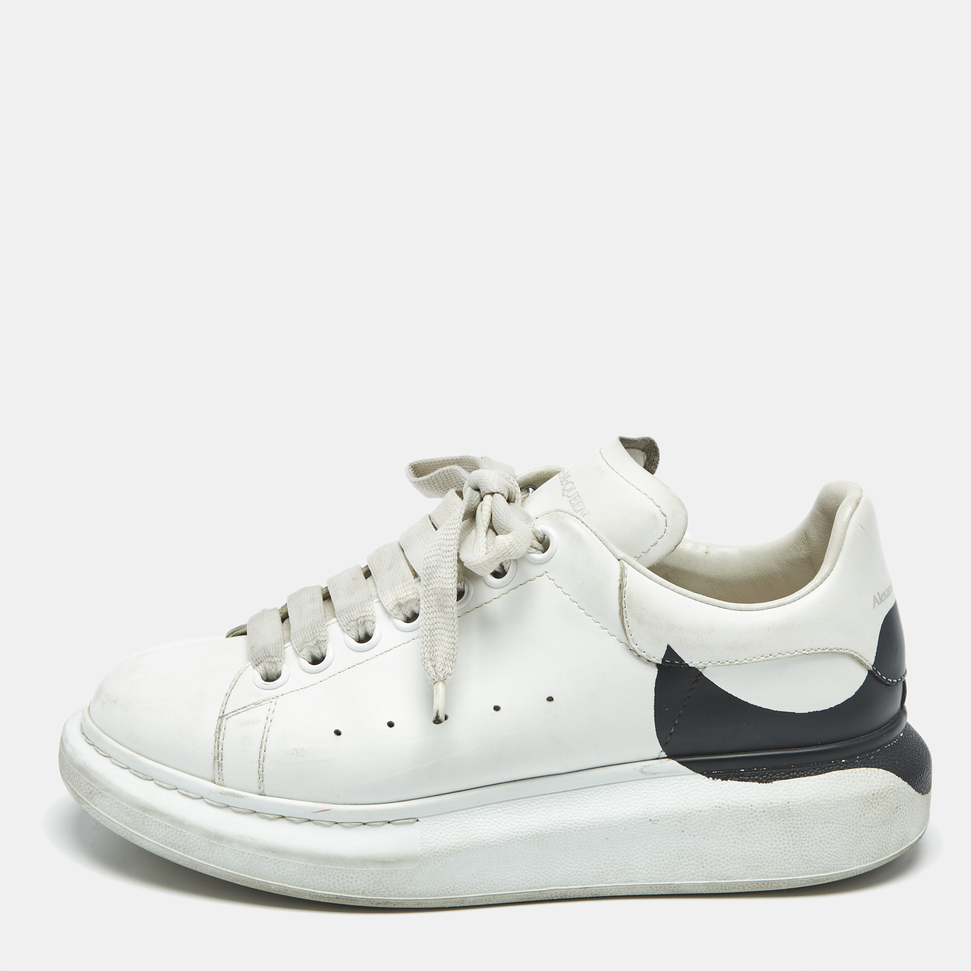 

Alexander McQueen White/Black Leather Oversized Sneakers Size