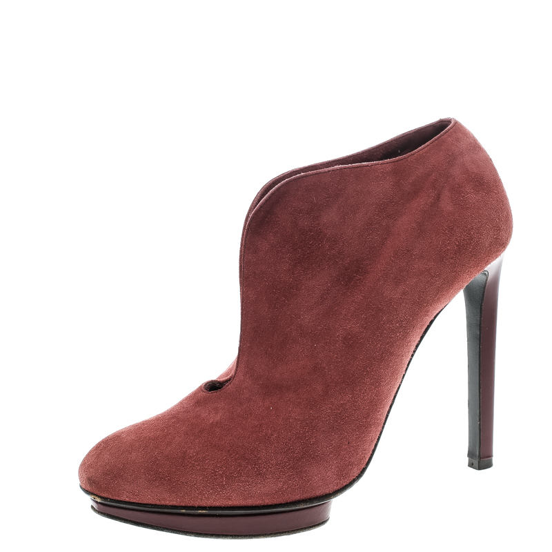 

Alexander McQueen Red Suede Ankle Boots Size