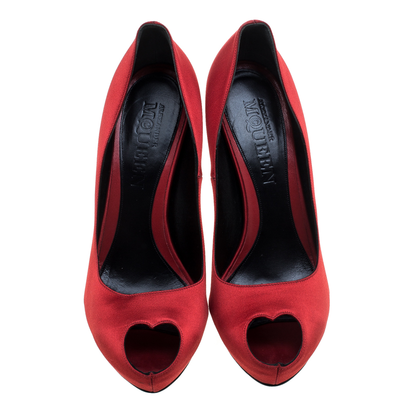 Pre-owned Alexander Mcqueen Red Satin Heart Peep Toe Pumps Size 41