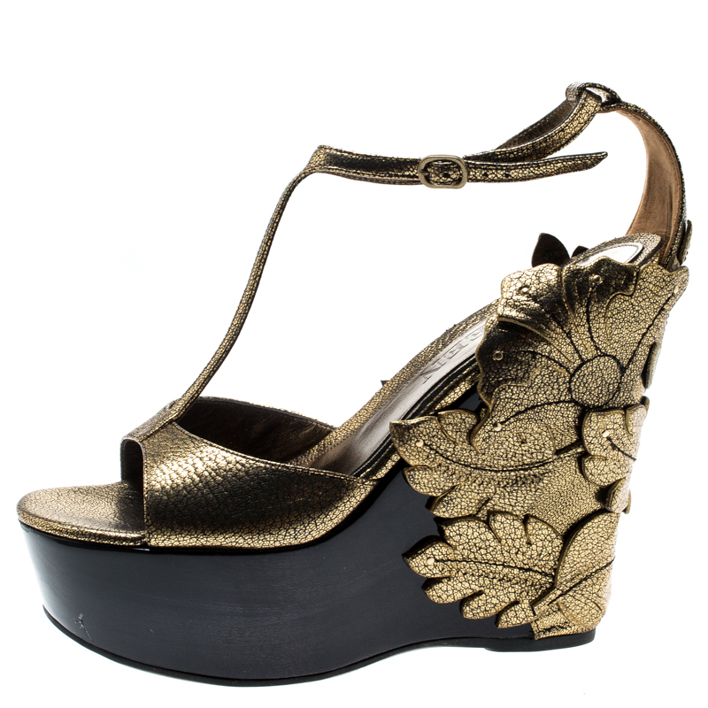 

Alexander McQueen Metallic Gold Leather 3D Flower T-Strap Wedge Sandals Size