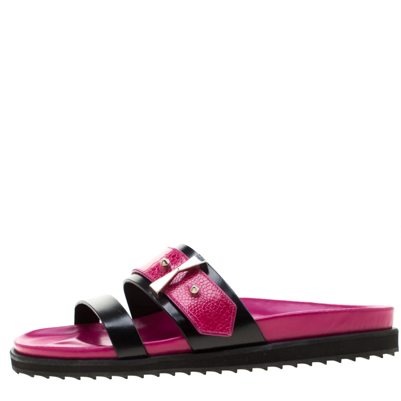 

Alexander McQueen Pink/Black Ostrich Leg And Leather Flat Sandals Size