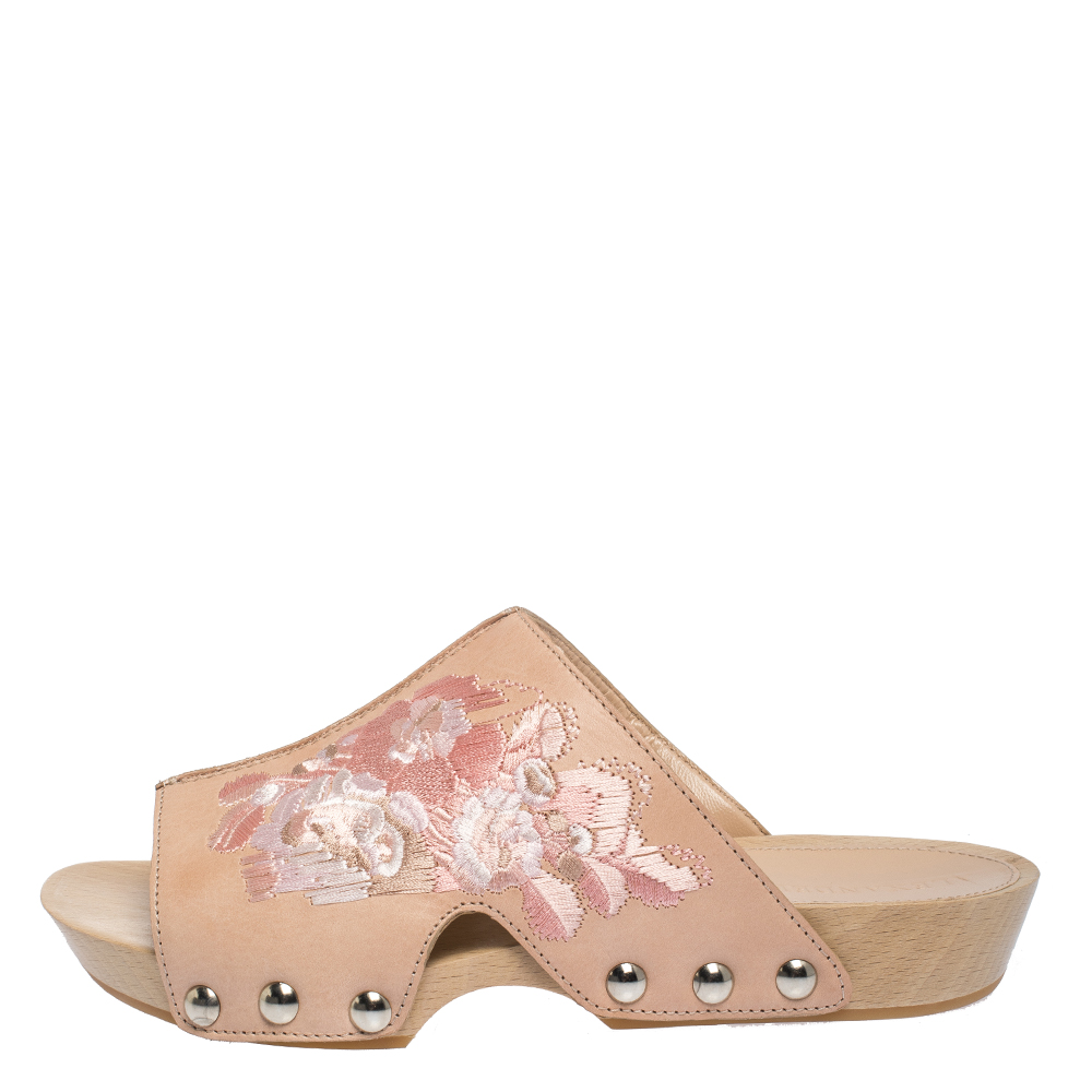 

Alexander McQueen Peach Leather Embroidered Wooden Clogs Size, Pink