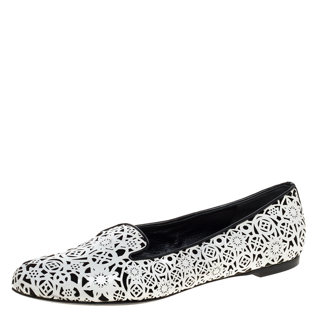 

Alexander McQueen Monochrome Laser Cut Patent Leather Smoking Slippers Size, White