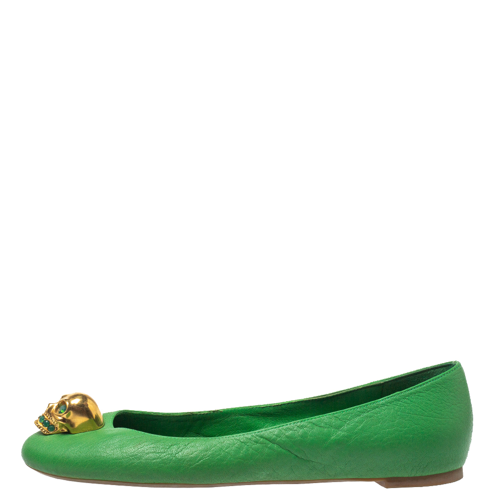 

Alexander McQueen Green Leather Skull Embellished Ballet Flats Size