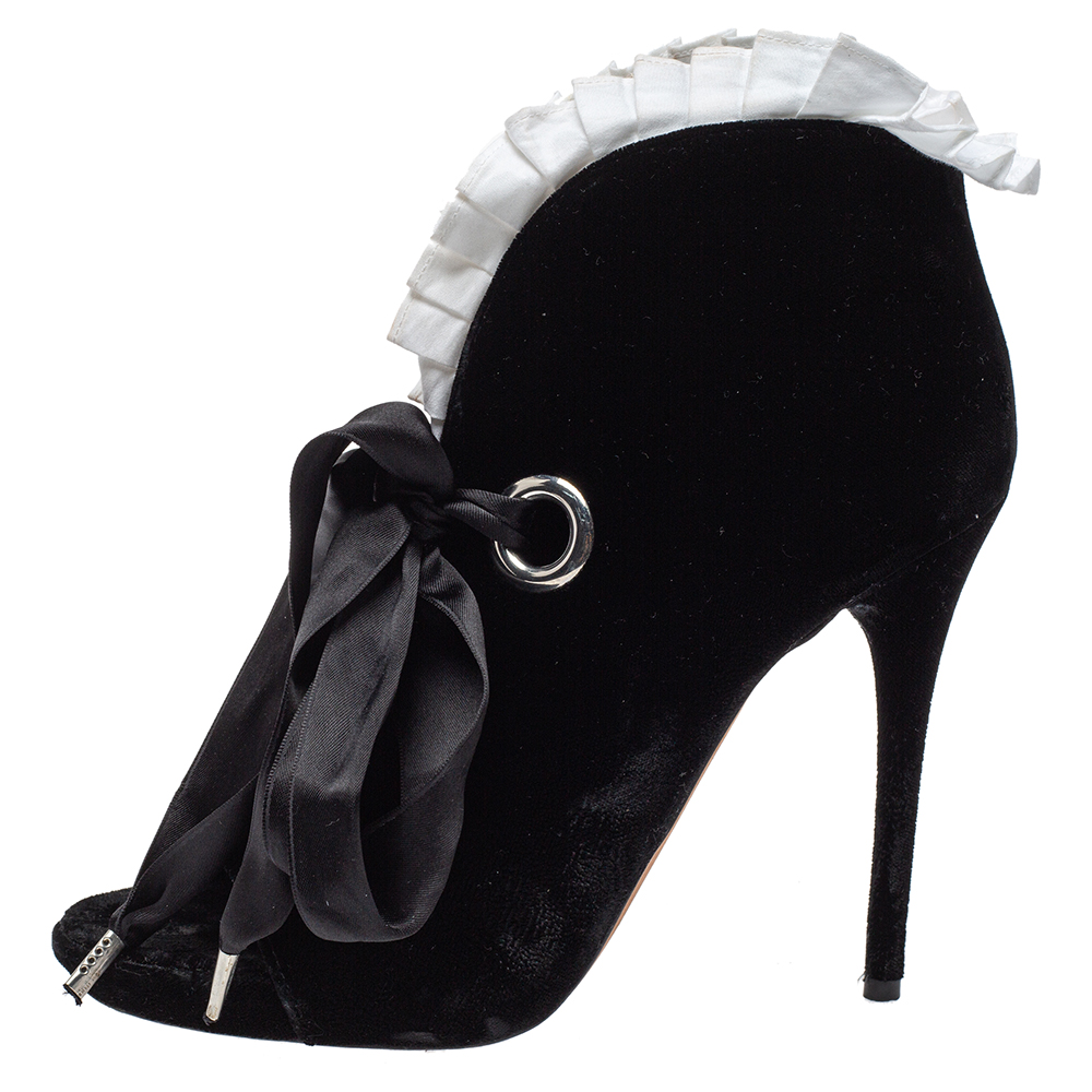 

Alexander McQueen Black/White Velvet And Fabric Pleat Trim Bow Ankle Booties Size 38