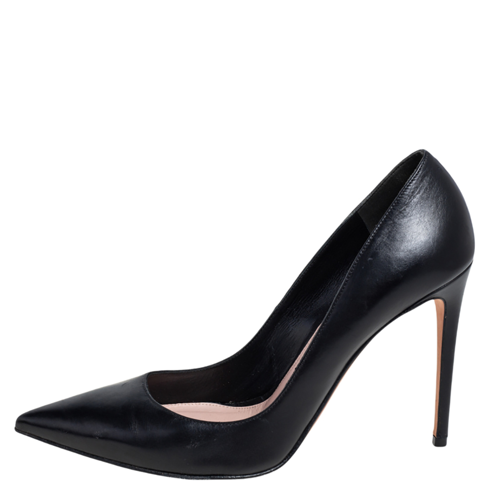 

Alexander McQueen Black Leather Pointed Toe Pumps Size