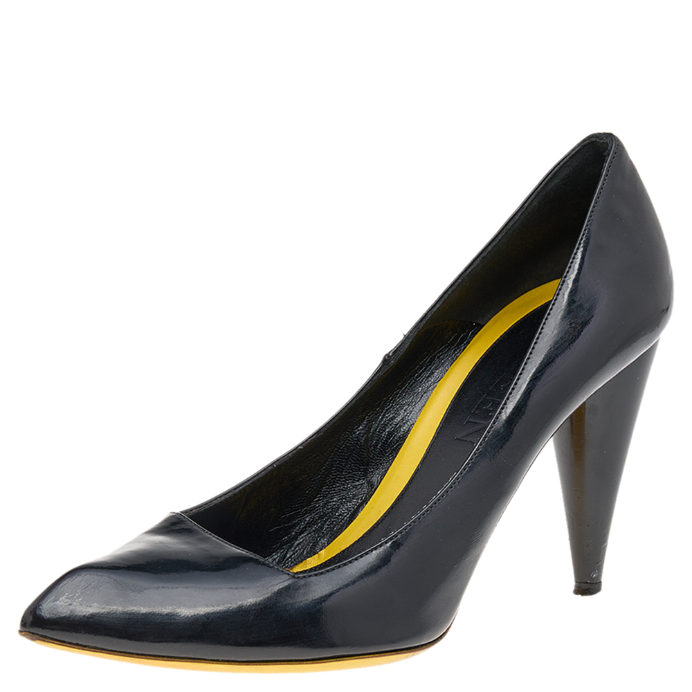 

Alexander McQueen Black Patent Leather Pointed Toe Pumps Size