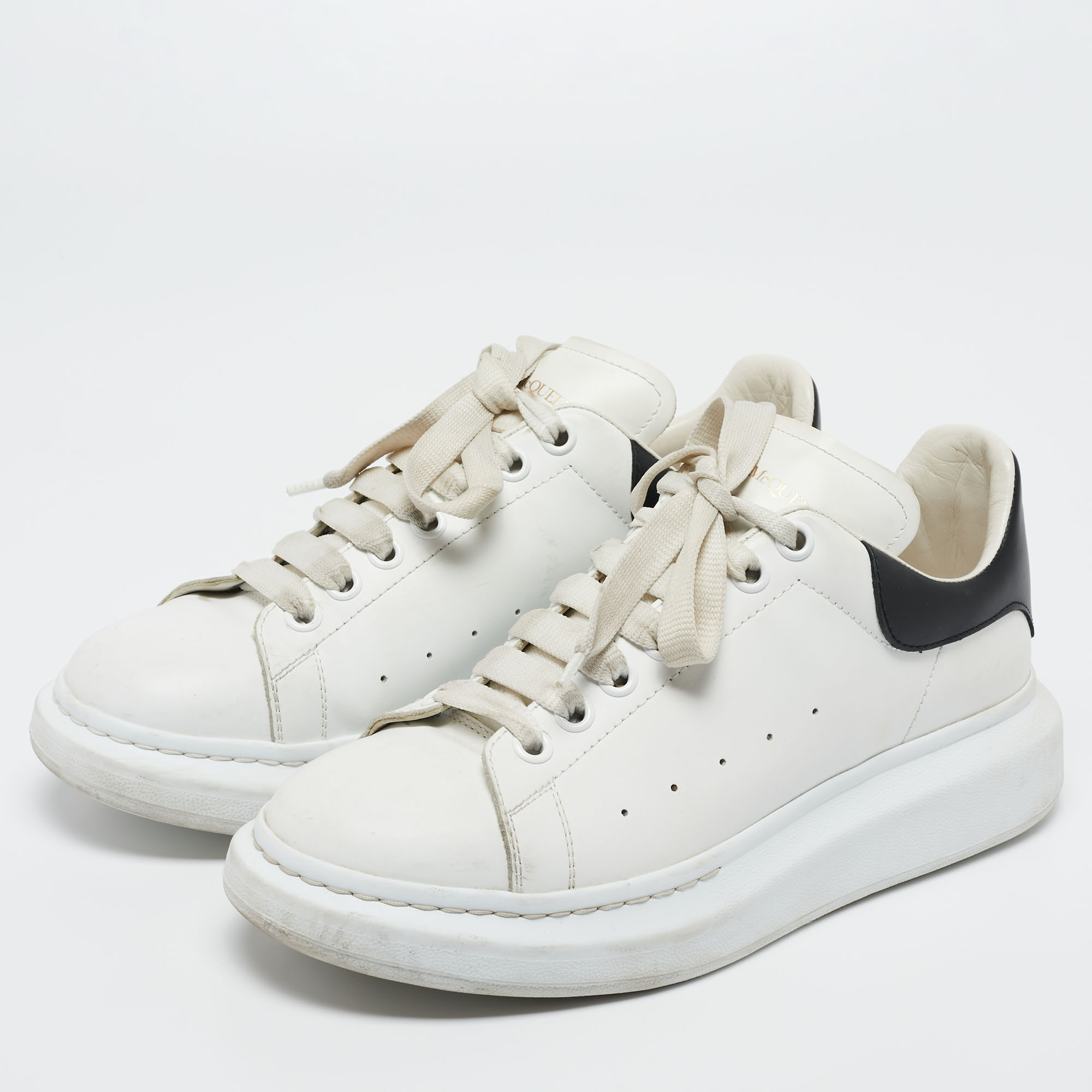 

Alexander McQueen White/Black Leather Oversized Sneakers Size