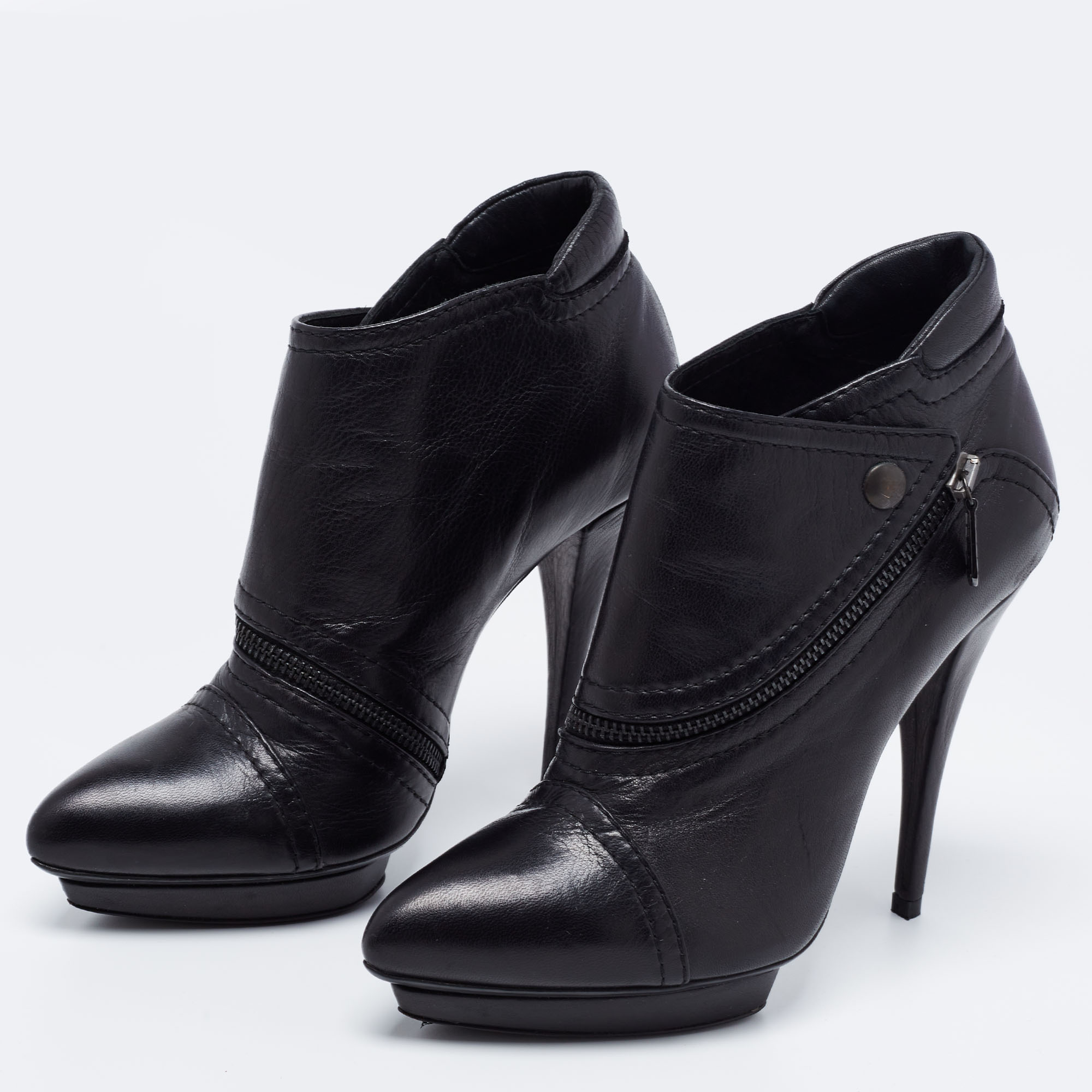 

Alexander McQueen Black Leather Zipper Detail Ankle Booties Size