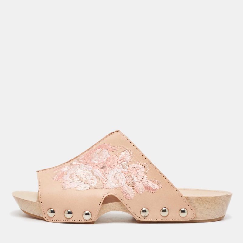 

Alexander McQueen Peach Leather Embroidered Wooden Clogs Size, Beige