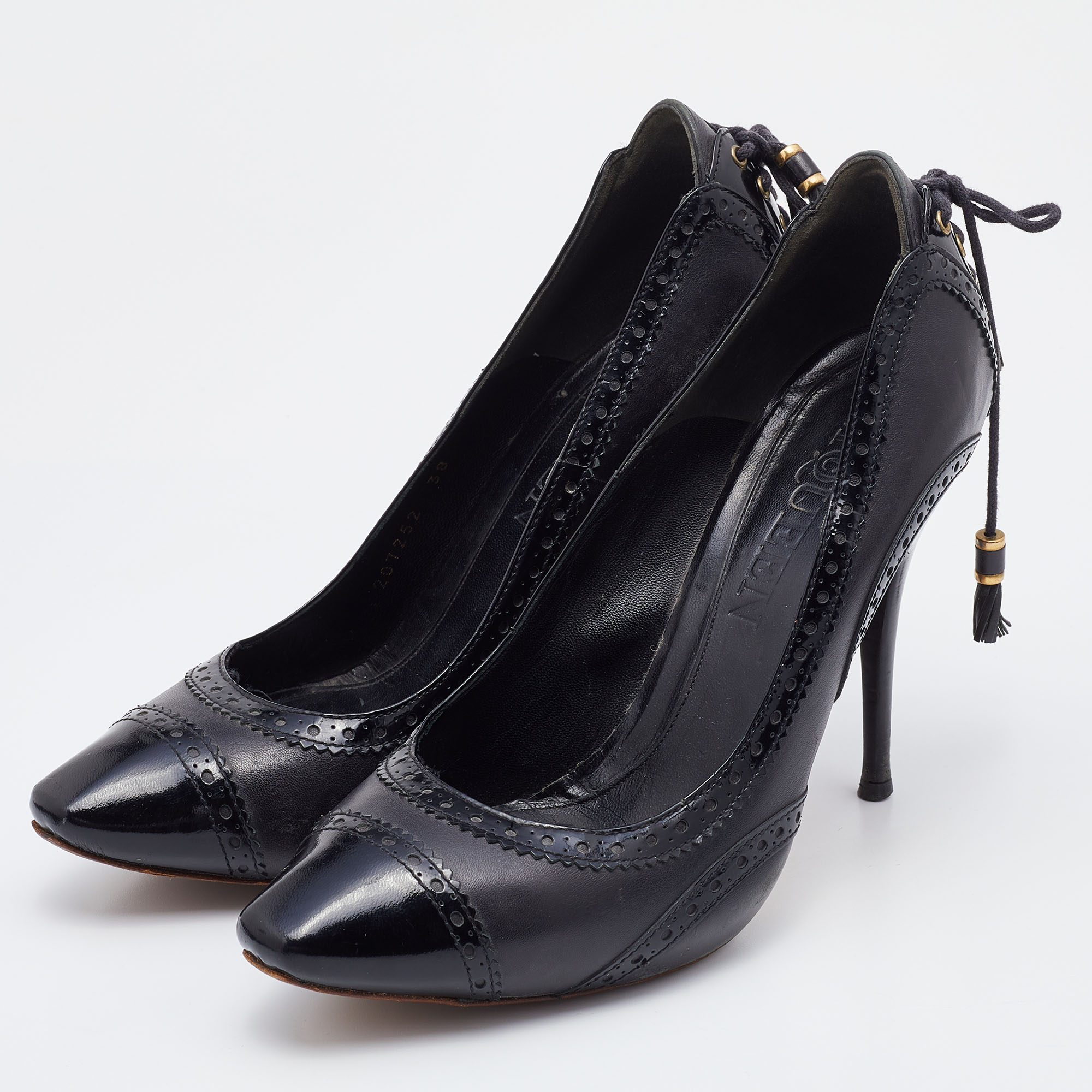 

Alexander McQueen Black Brogue Leather Platform Pumps Size
