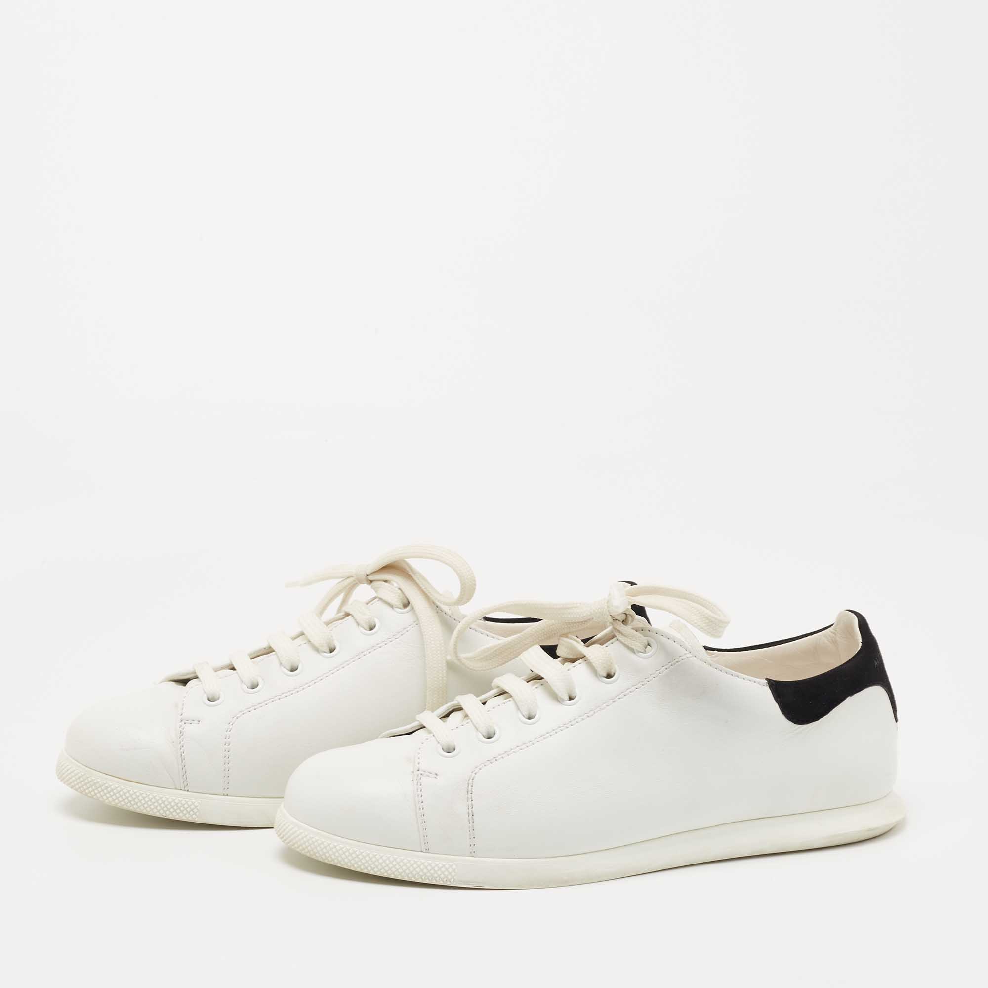 

Alexander McQueen White Leather Low Top Sneakers Size