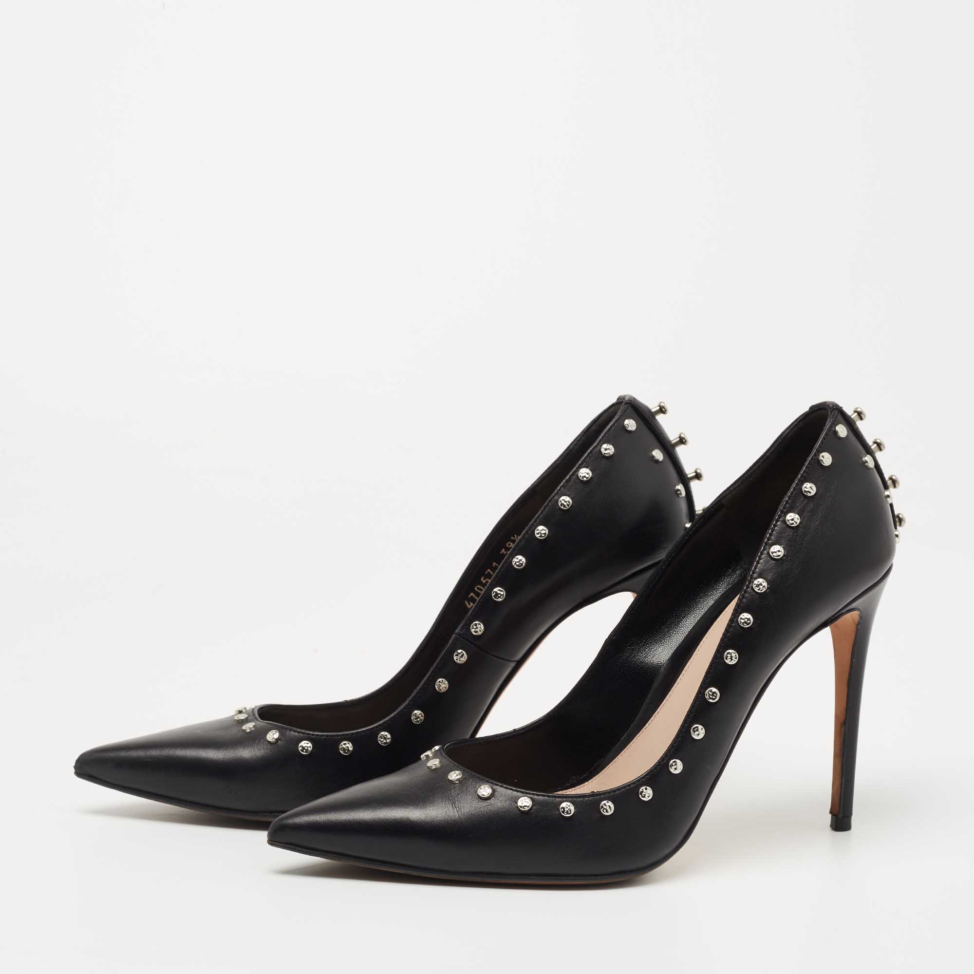 

Alexander McQueen Black Leather Studded Pointed Toe Pumps Size