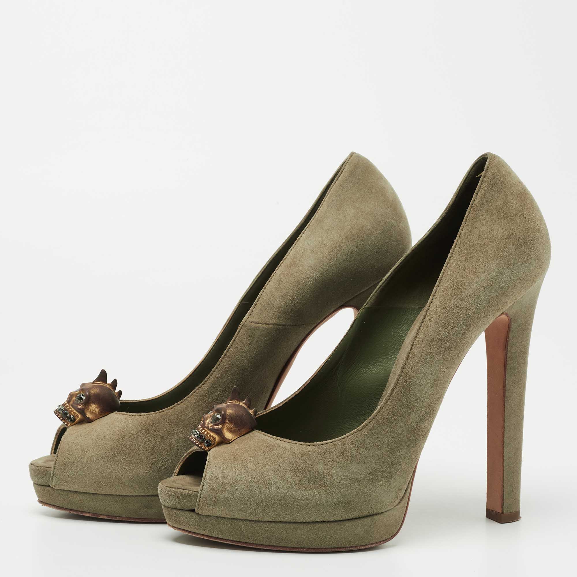 

Alexander McQueen Green Suede Skull Peep Toe Pumps Size