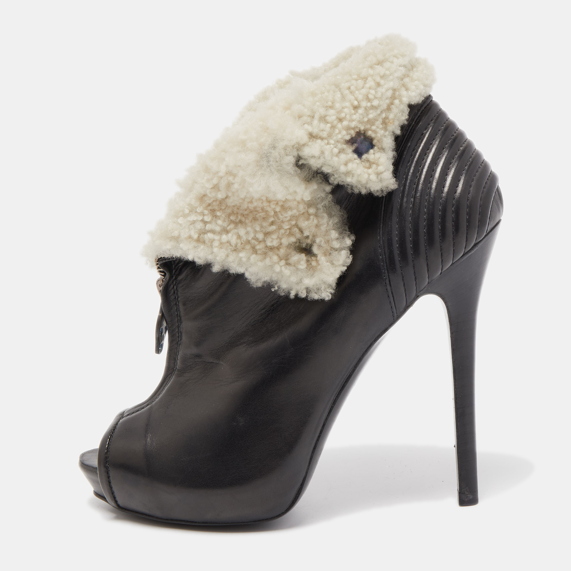 

Alexander McQueen Black Leather and Fur Ankle Boots Size