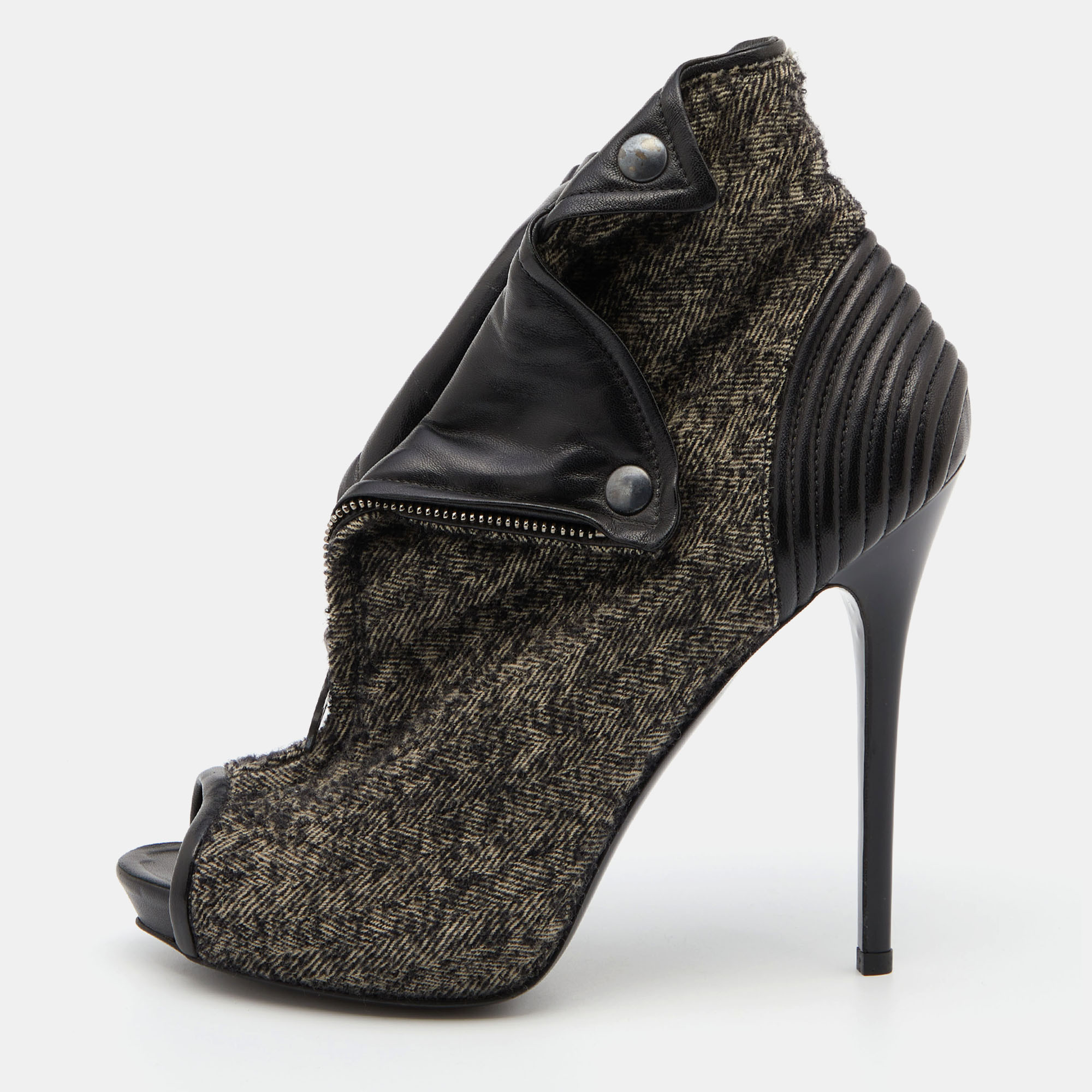 Pre-owned Alexander Mcqueen Grey/black Fabric And Leather Faithful Skull Peep Toe Platform Booties Size 40