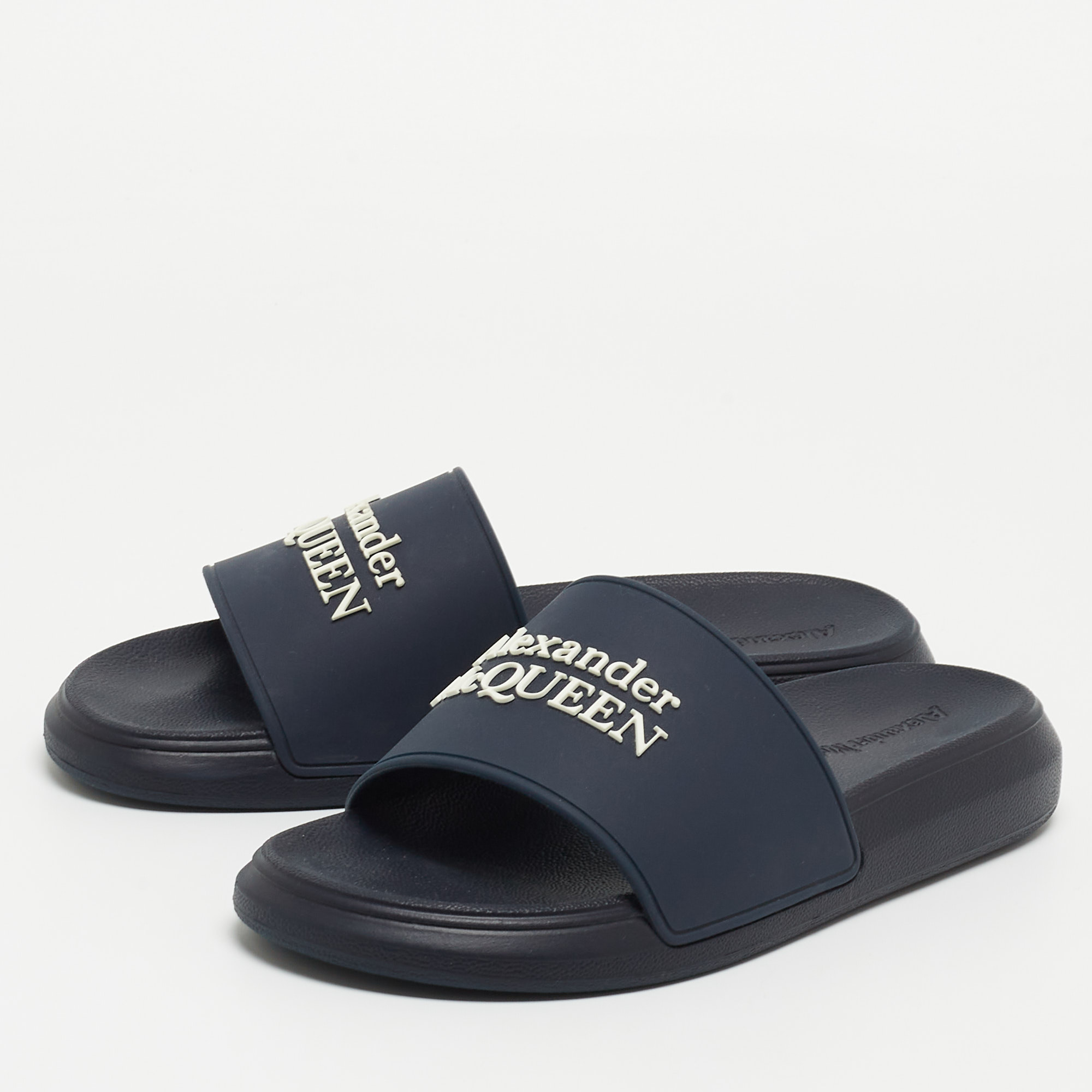 

Alexander McQueen Navy Blue Rubber Pool Slides Size