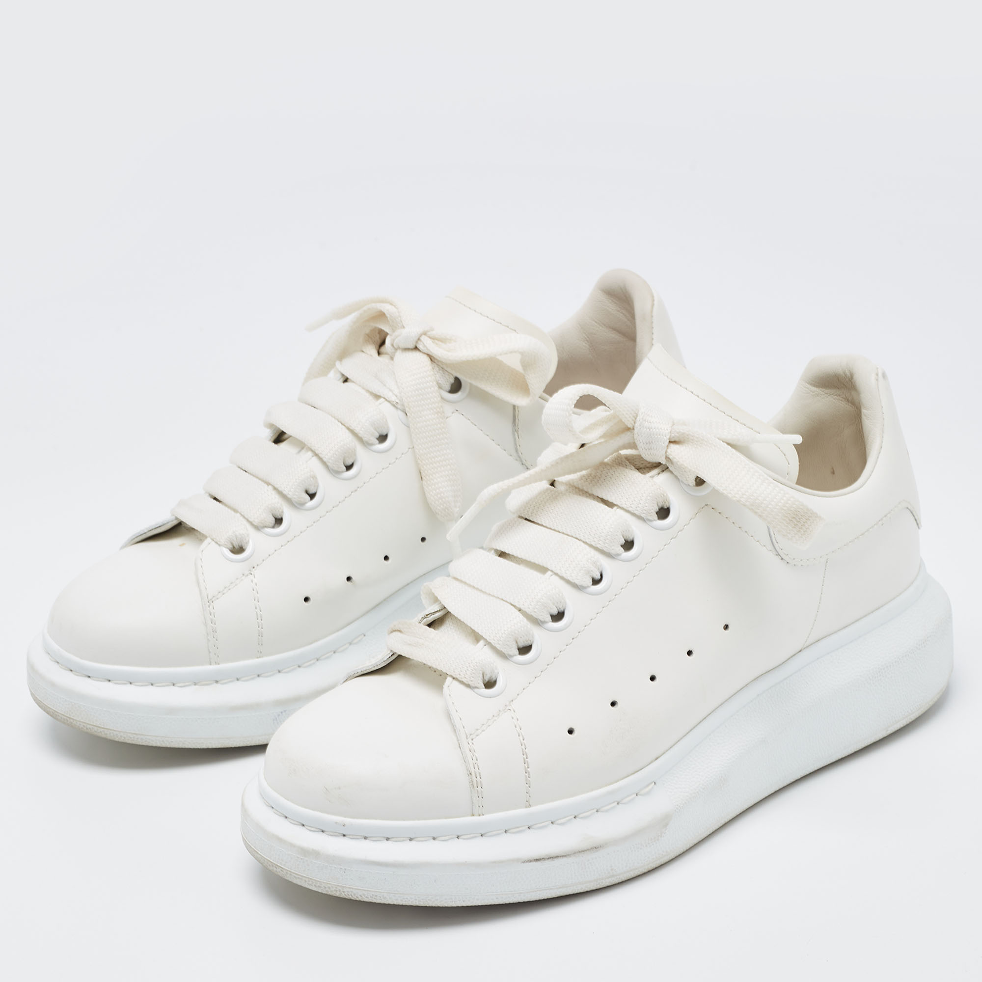 

Alexander McQueen White Leather Oversize Lace Up Sneakers Size