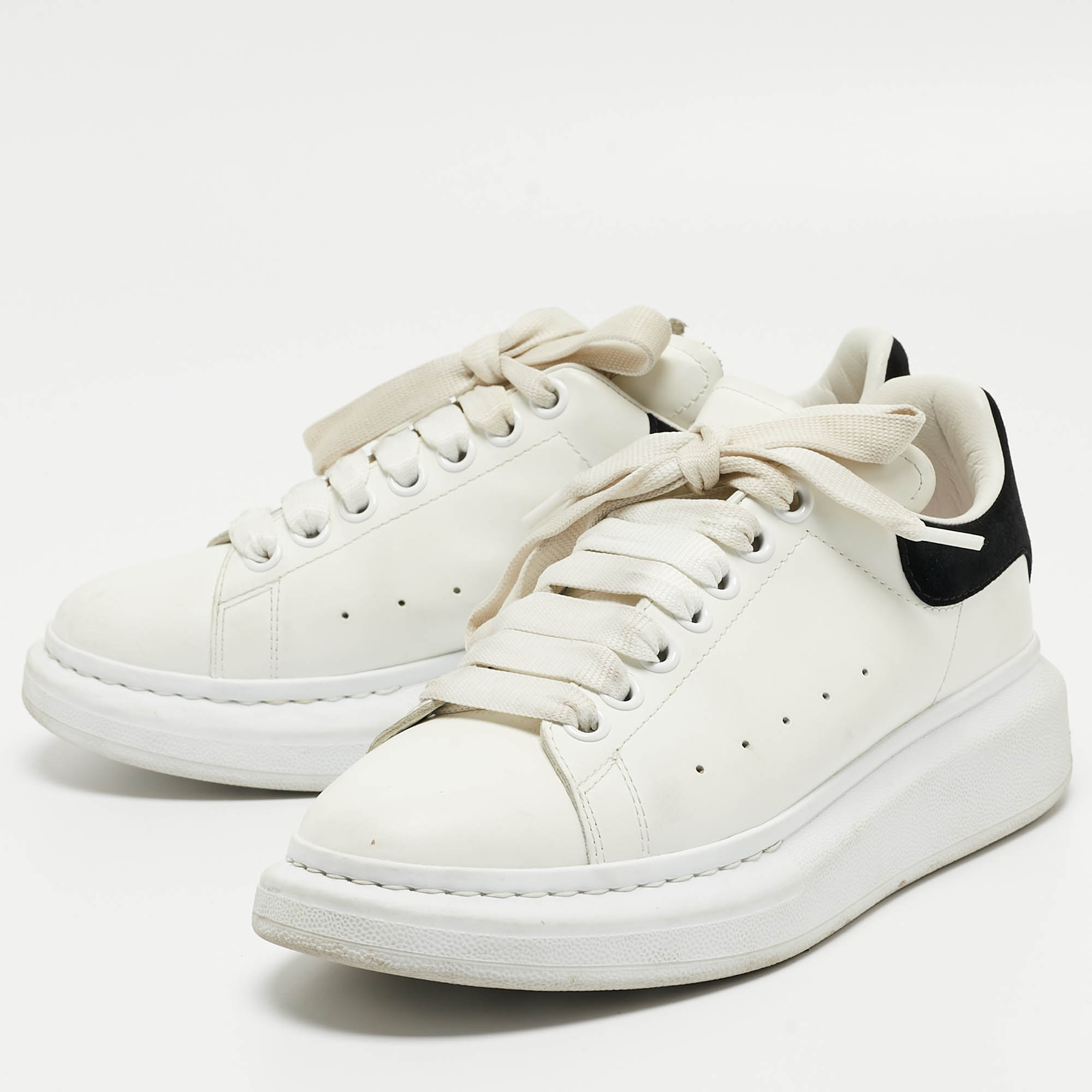 

Alexander McQueen White/Black Leather Oversized Sneakers Size