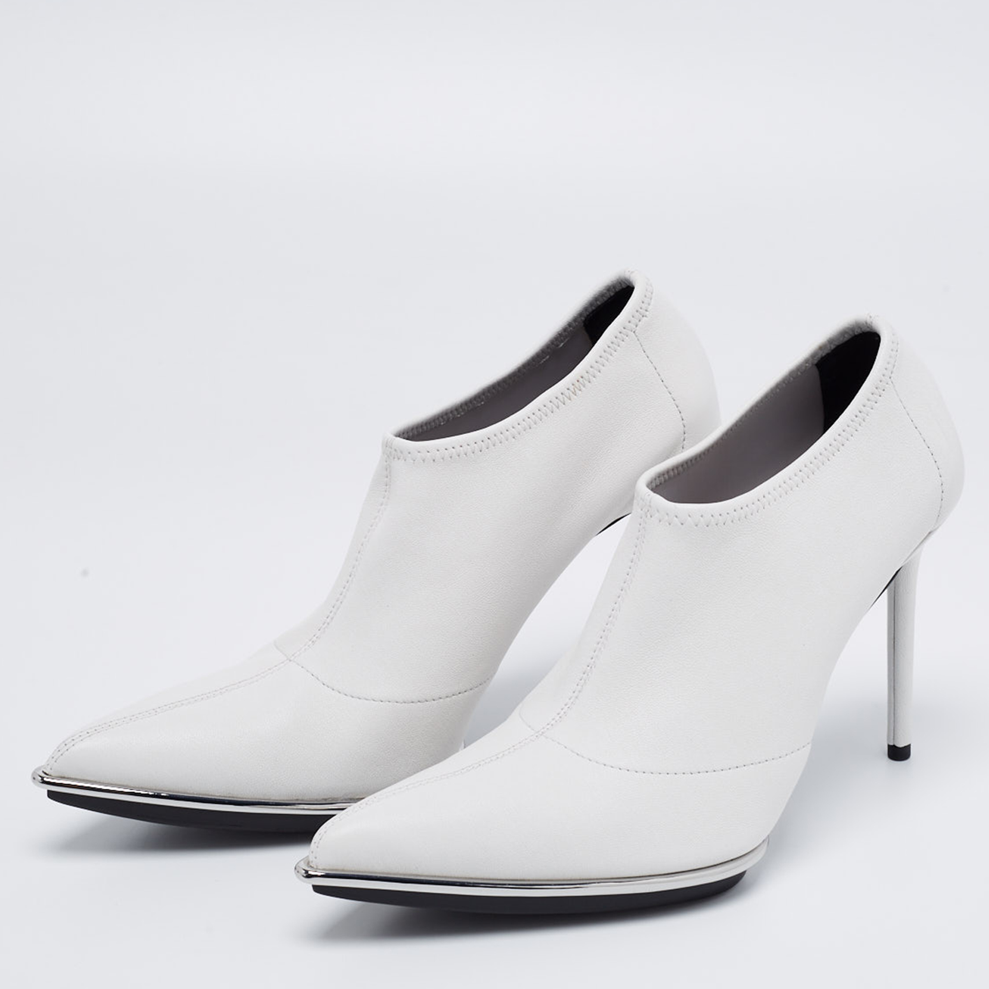 

Alexander Wang White Leather Ankle Length Booties Size