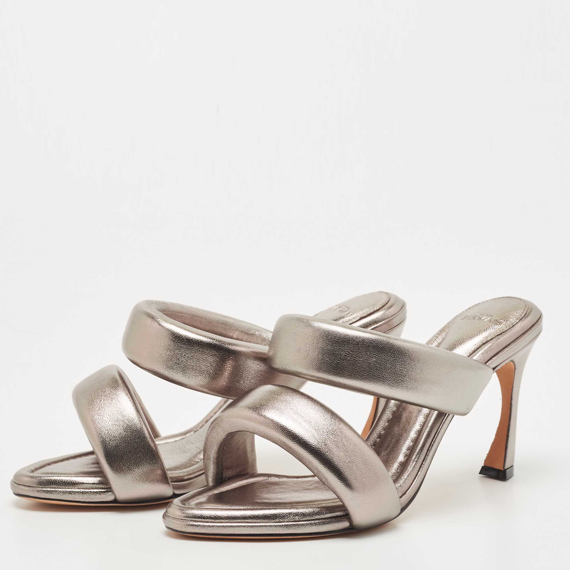 

Alexandre Birman Metallic Leather Lilla Slide Sandals Size