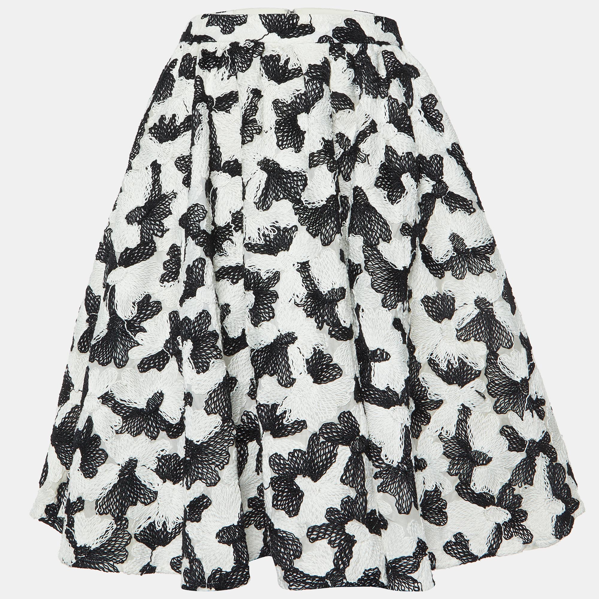 

Alice + Olivia White/Black Floral Embroidered Skirt M