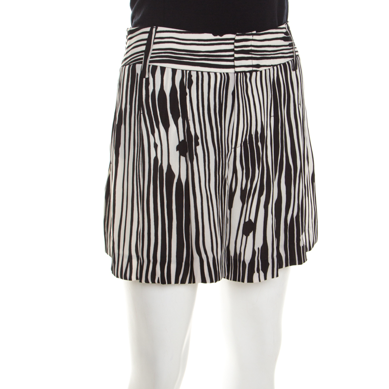 

Alice + Olivia Monochrome Stripe Printed Crepe Pleated Shorts, Black