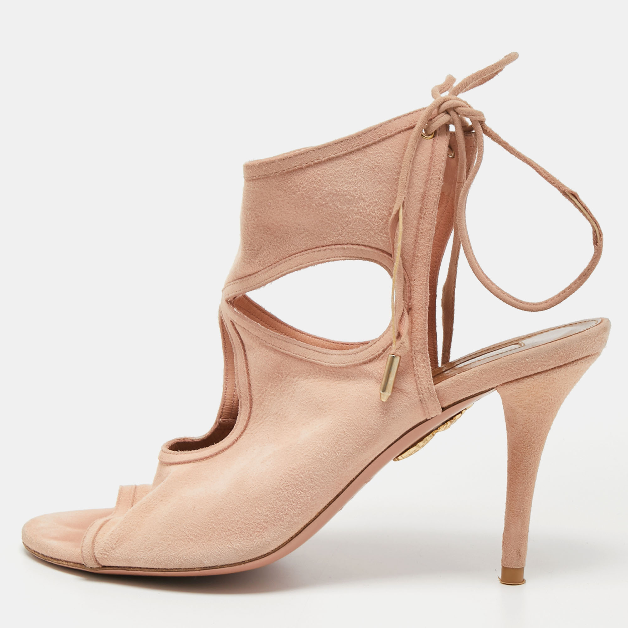 With these Aquazzura sandals comfort and style are guaranteed. Crafted using suede they feature a pink hue and rest on durable soles.
