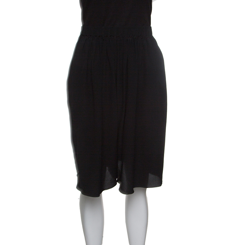 Pre Owned تنورة شورت أرماني كوليزيوني حرير أسود بشريط خصر مطاطي بطيات M