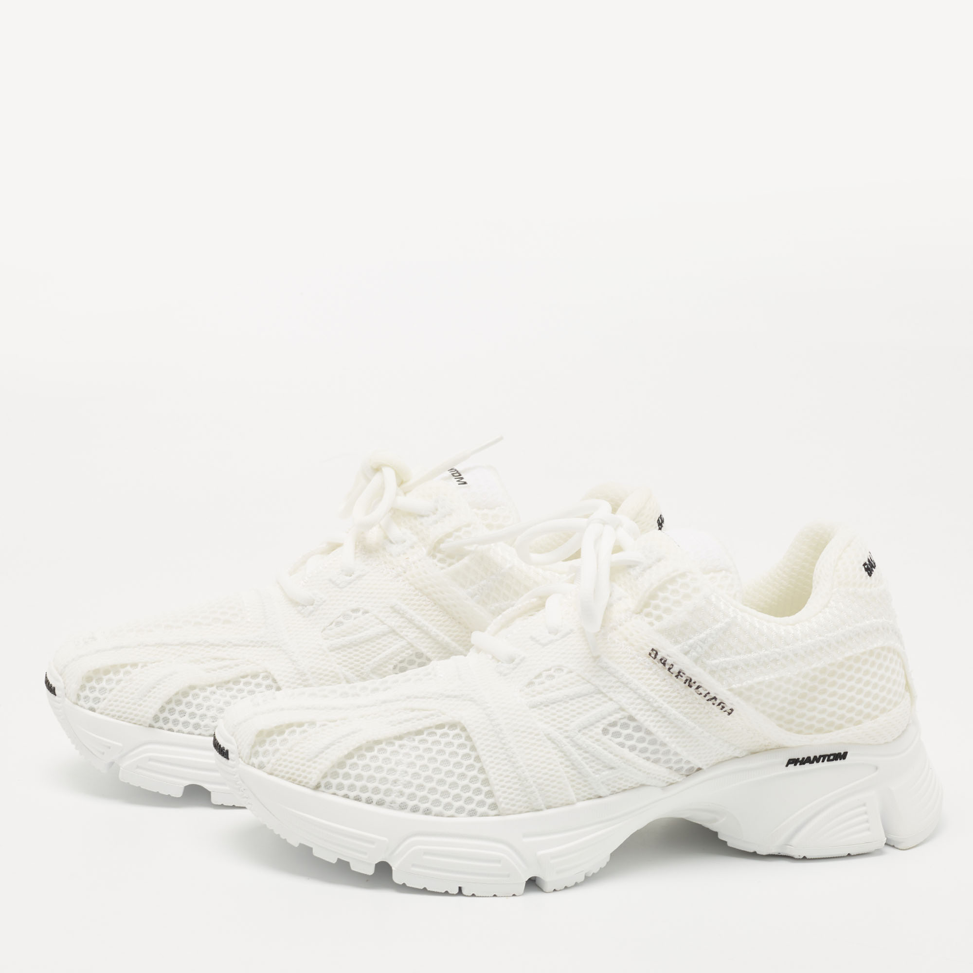 

Balenciaga White Fabric Lace Up Sneakers Size