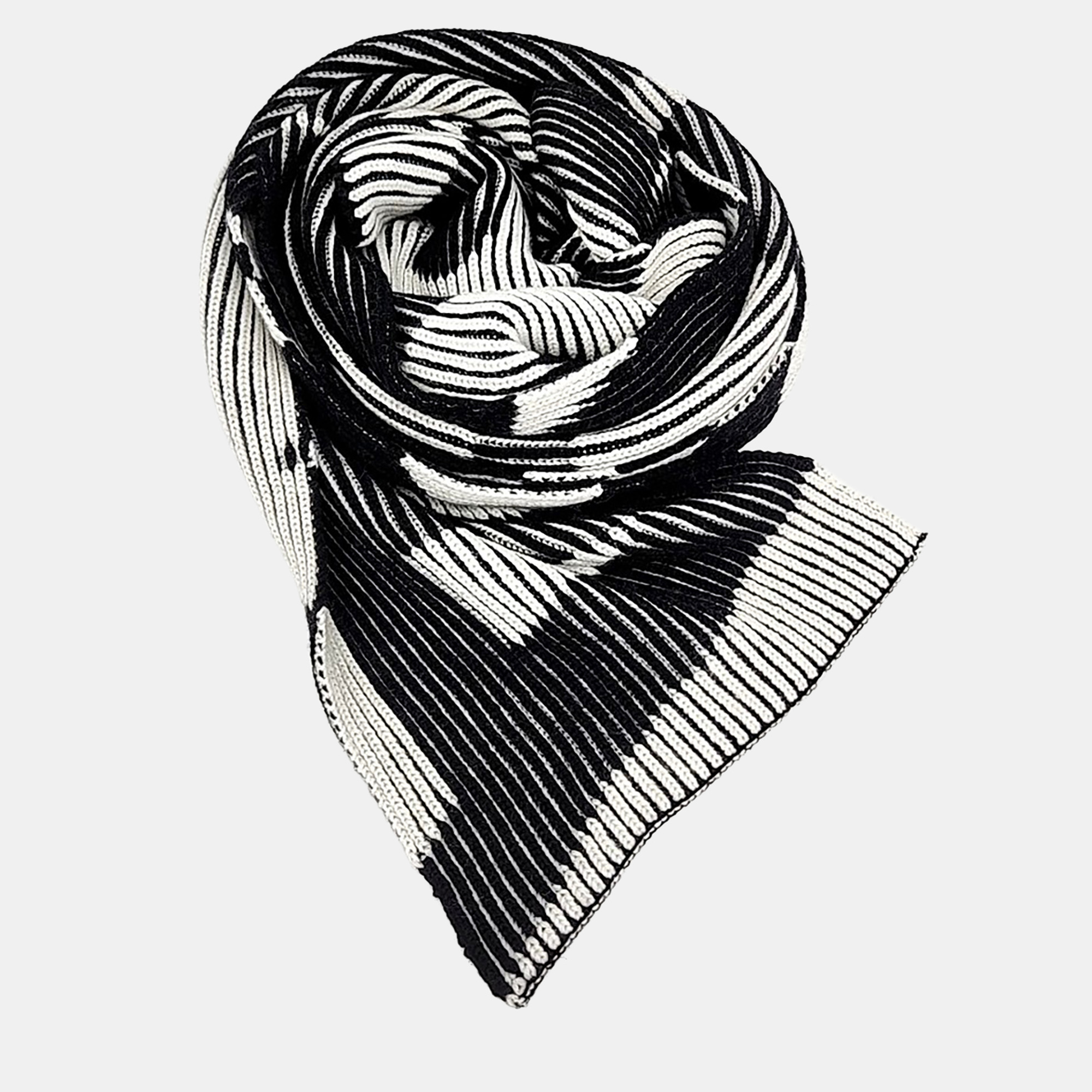 

Balenciaga Black/White Wool Muffler