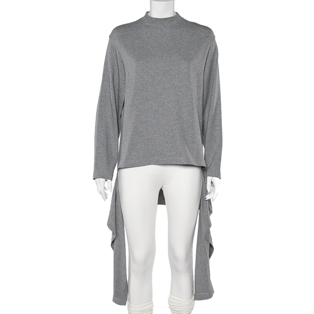 This Balenciaga jumper acts as a perfect elevated essential. Crafted from a blend of luxurious materials this smart creation is great for casual days. The knit exterior carries a waist tie design long sleeves and a round neck.