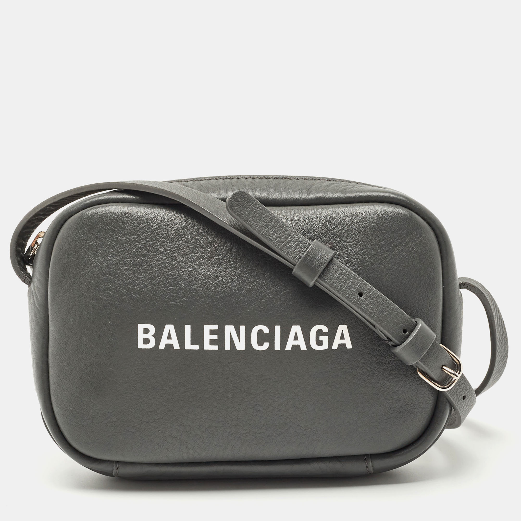 

Balenciaga Grey Leather  Everyday Camera Bag