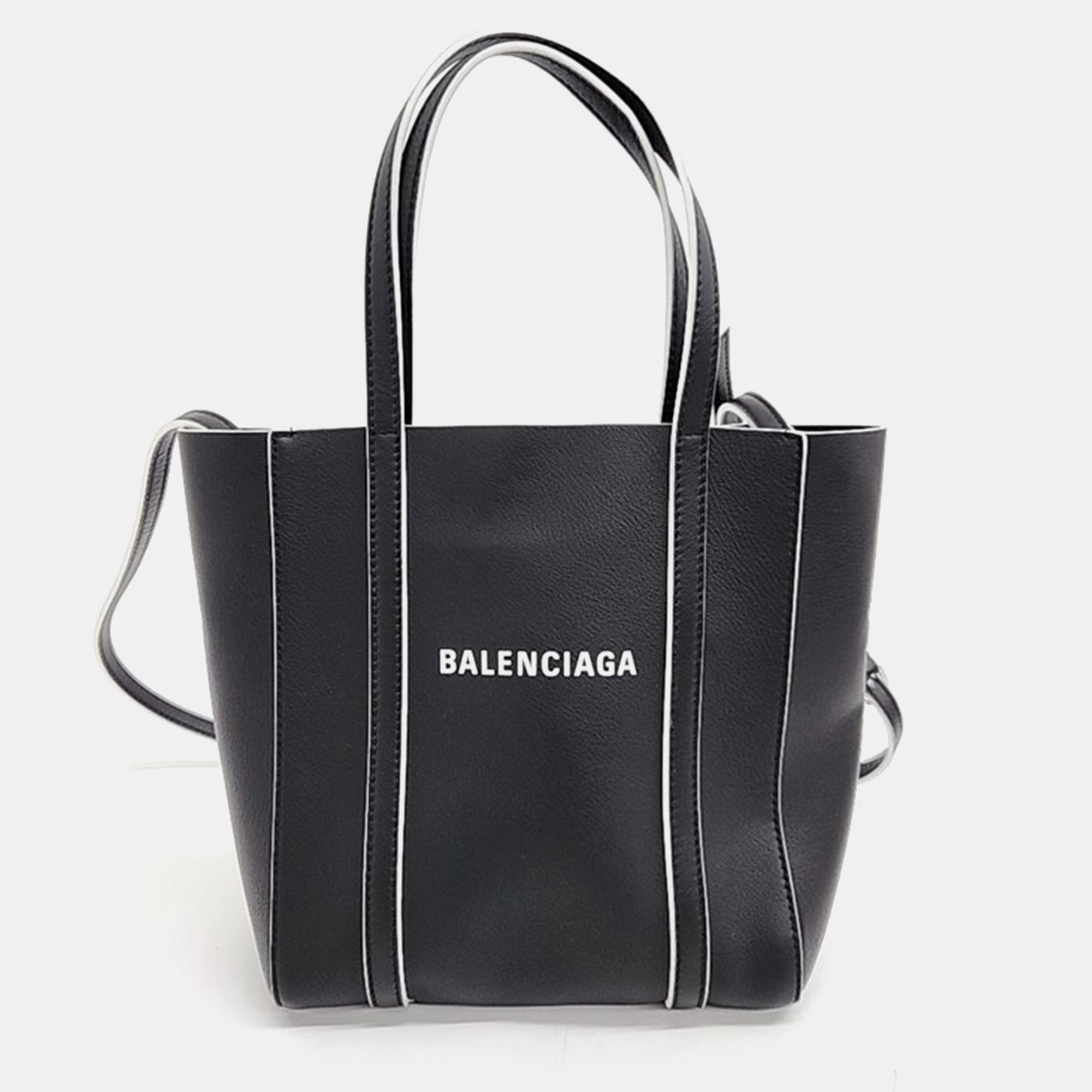 

Balenciaga Everyday  Handbag, Black