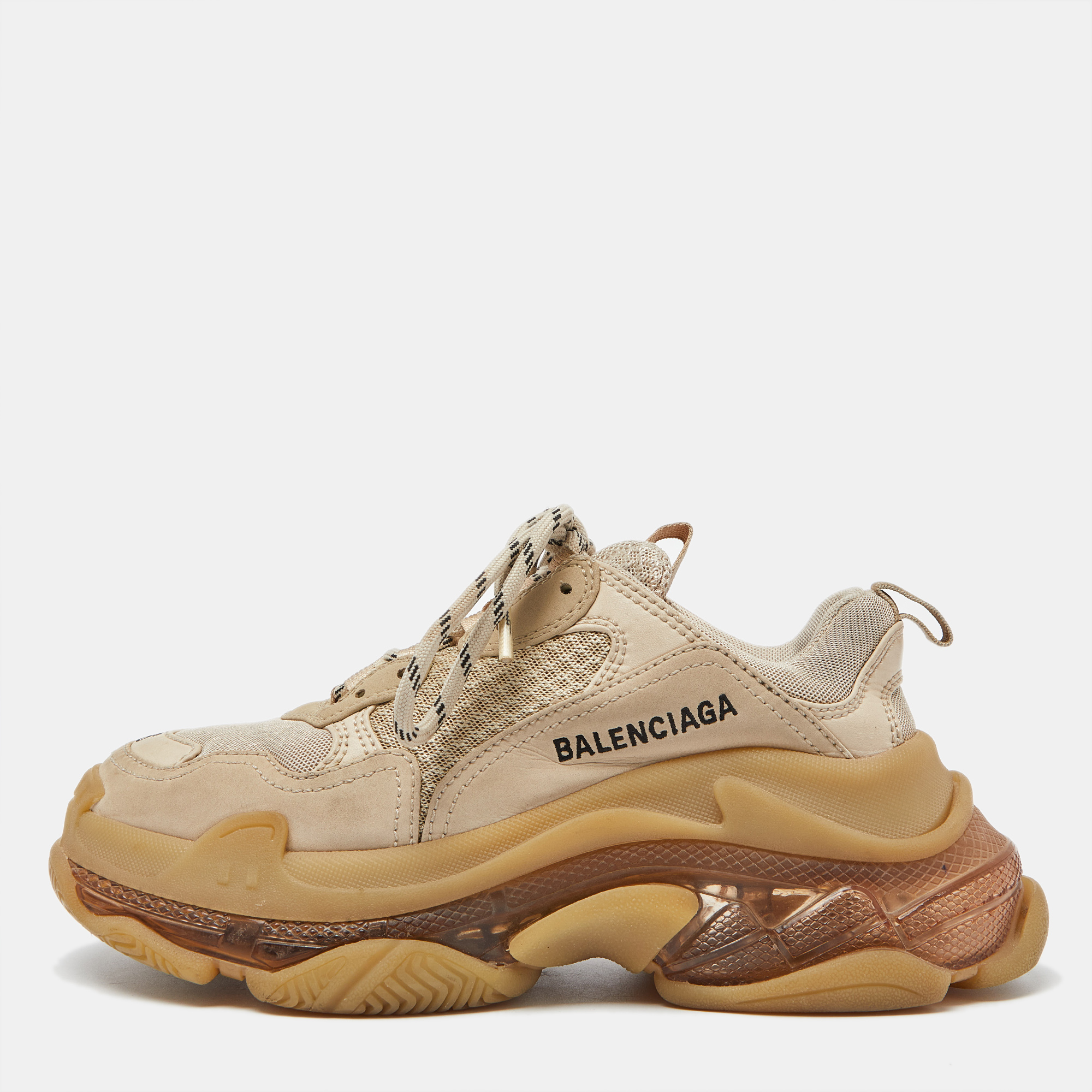 Upgrade your style with these Balenciaga Triple S sneakers. Meticulously designed for fashion and comfort theyre the ideal choice for a trendy and comfortable stride.