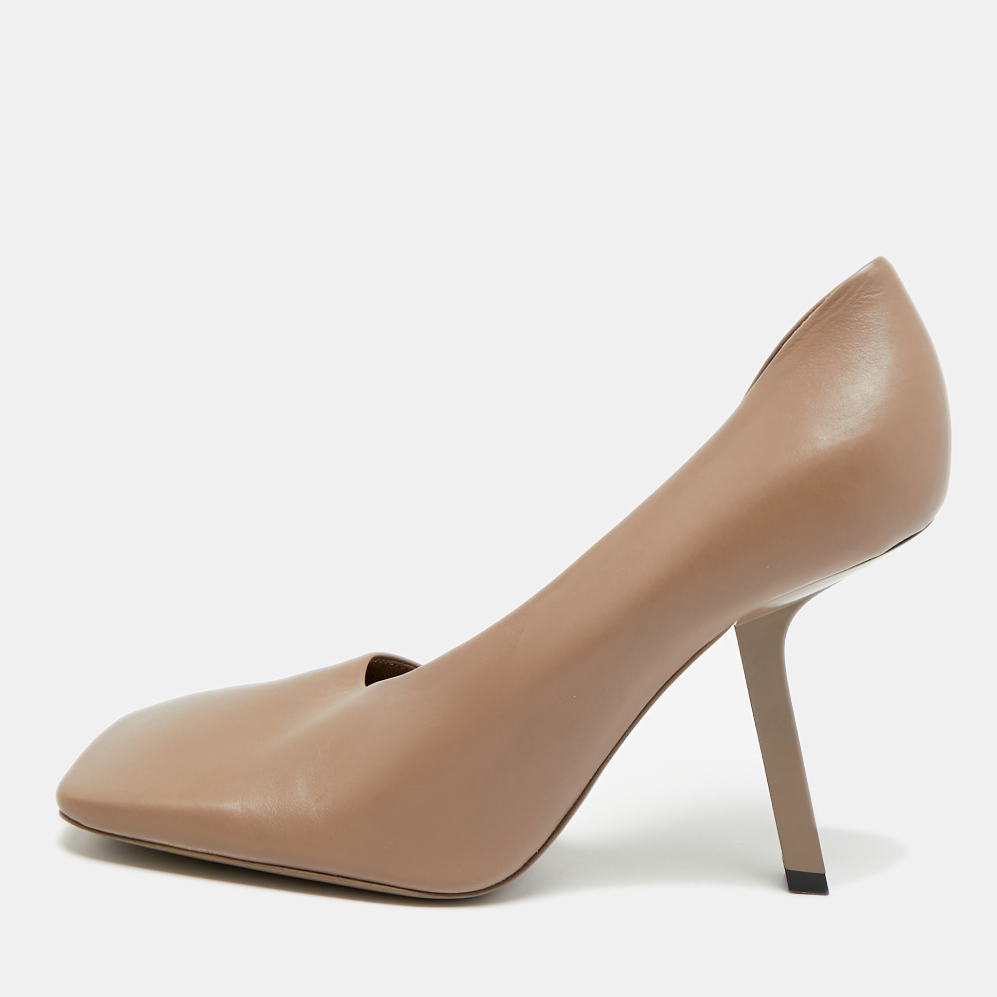 Click to view more detailed imagery on our partner's website Pre-owned Balenciaga Void Size 38.5 Brown Leather D'orsay Pumps