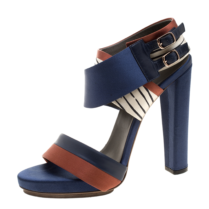 مملوكة مسبقًا صندل بالنسياغا سيور كاحل إبزيم ساتان وجلد متعدد الألوان مقاس 40