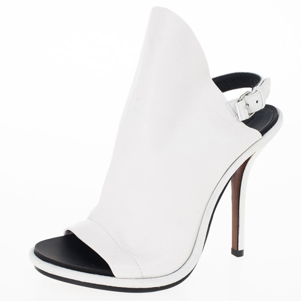 مملوكة مسبقًا Balenciaga White Leather Glove Open Toe Sandals Size 36