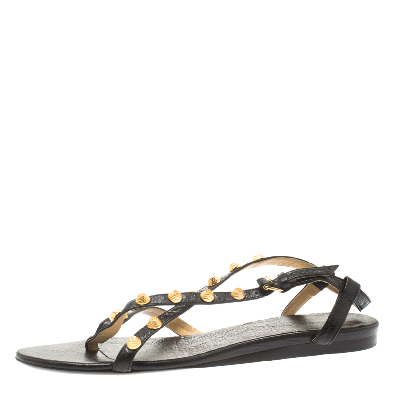 Pre Owned صندل بالنسياغا فلات بإصبع أرينا جلد مرصع أسود مقاس 39.5