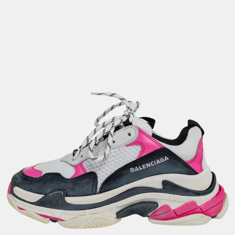 The Triple S by Balenciaga was first seen in January of 2017 but it dropped only in September of the same year. Once it launched the shoes shook the sneaker scene and started the Dad sneaker trend. Today they are on the feet of sneaker fans and celebrities all over the world. These ones are crafted from mesh and leather into a chunky size achieved by the high complex soles. They feature the shoe size on the tip of the toes the label on the sides and laces on the vamps.