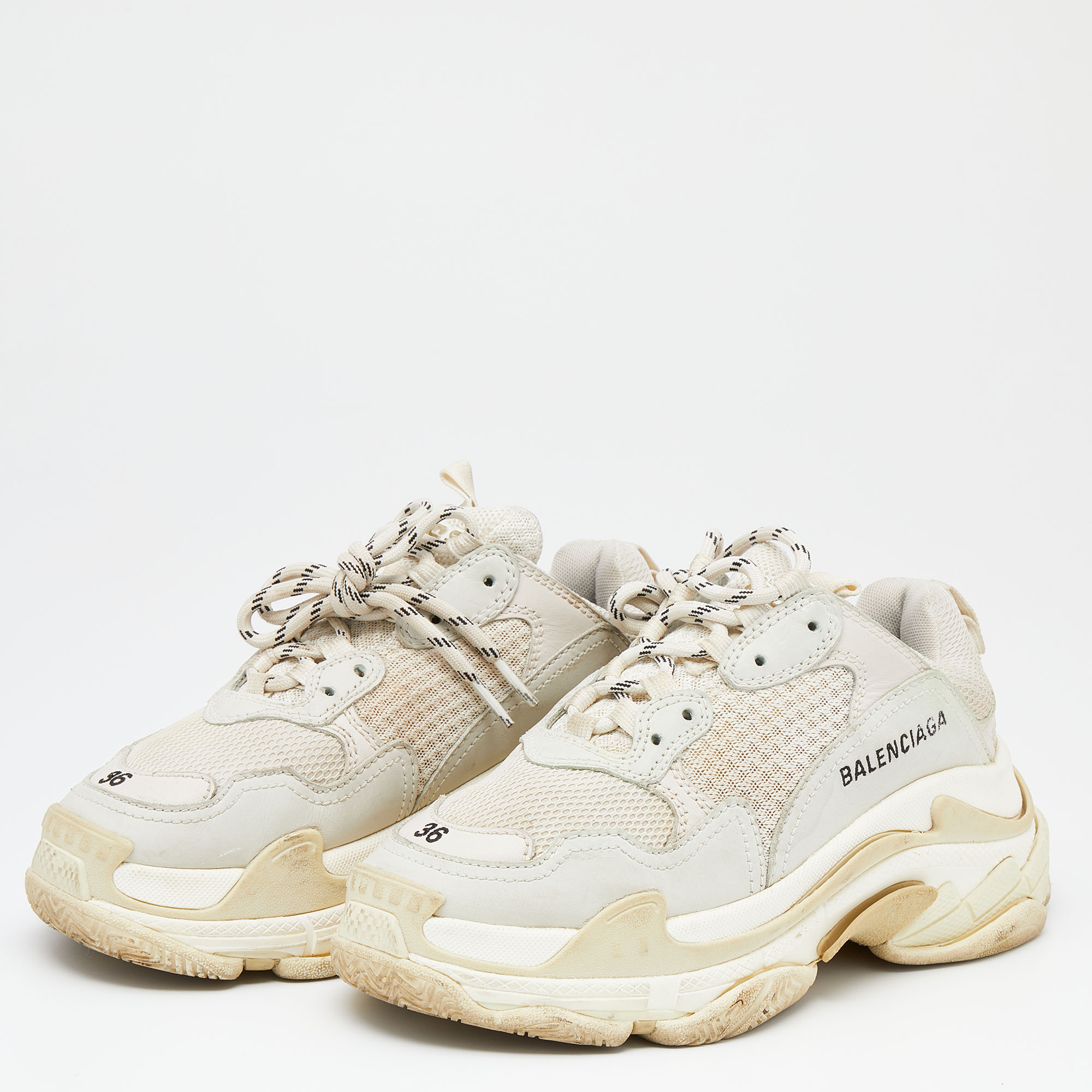 

Balenciaga White/Grey Nubuck Leather And Mesh Triple S Sneakers Size